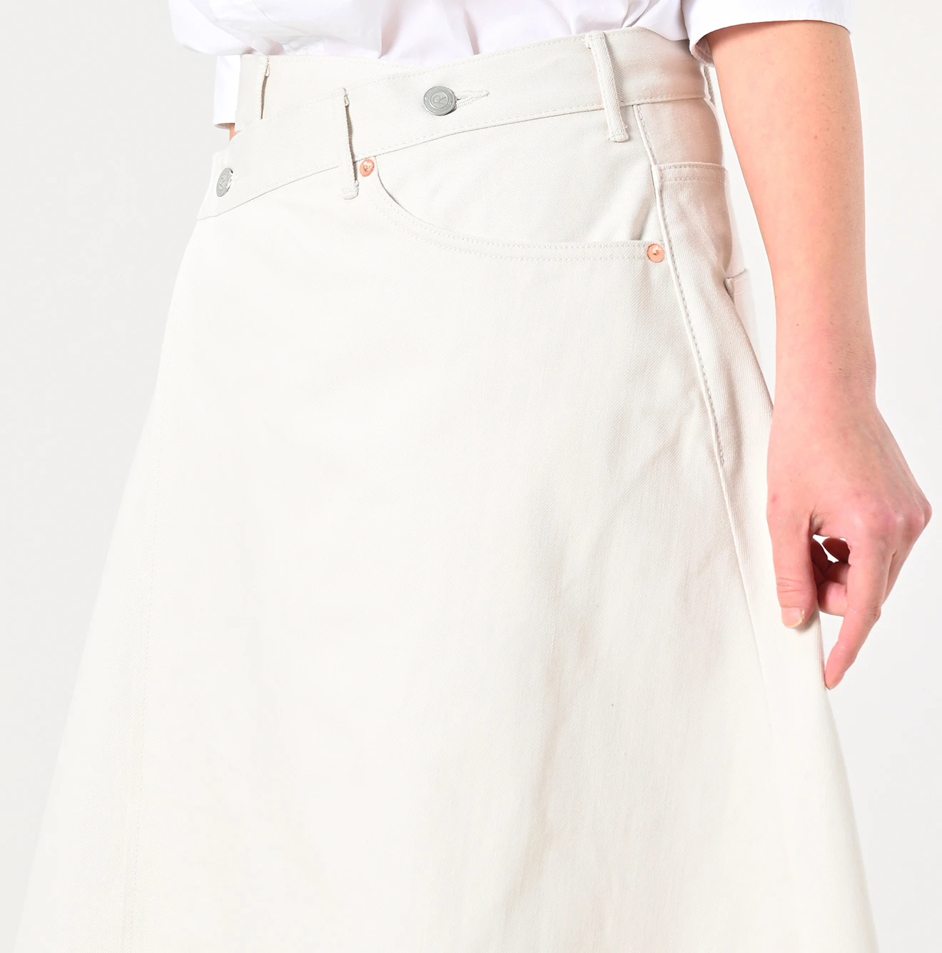 ライ麦デニムのクロスオーバースカート（ホワイト・一張羅）　size 4(XL) 45R（フォーティファイブアール）| ライ麦デニムのクロスオーバー