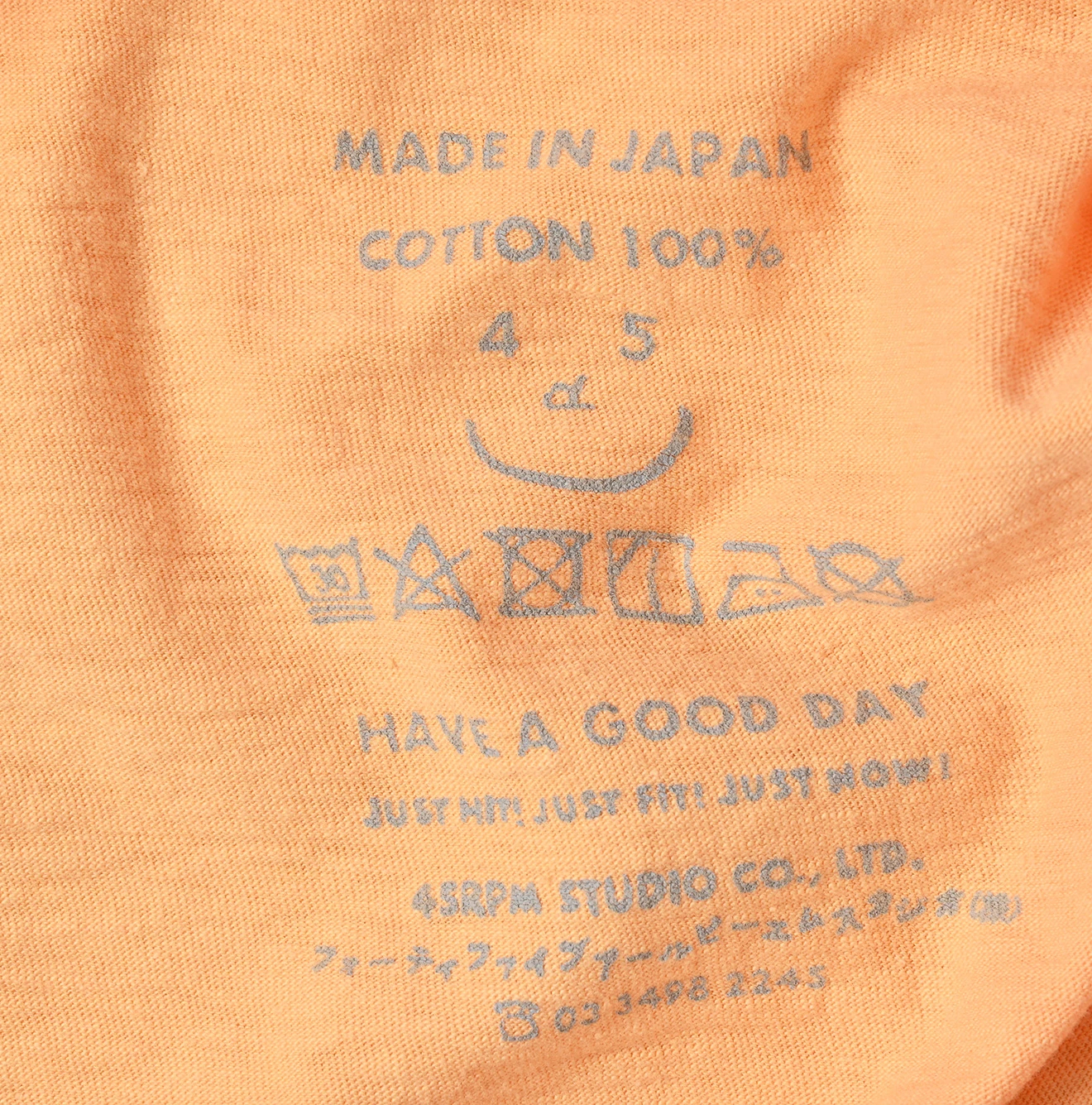 45R(フォーティファイブアール) |Listen Hereプリントの四角Tシャツ