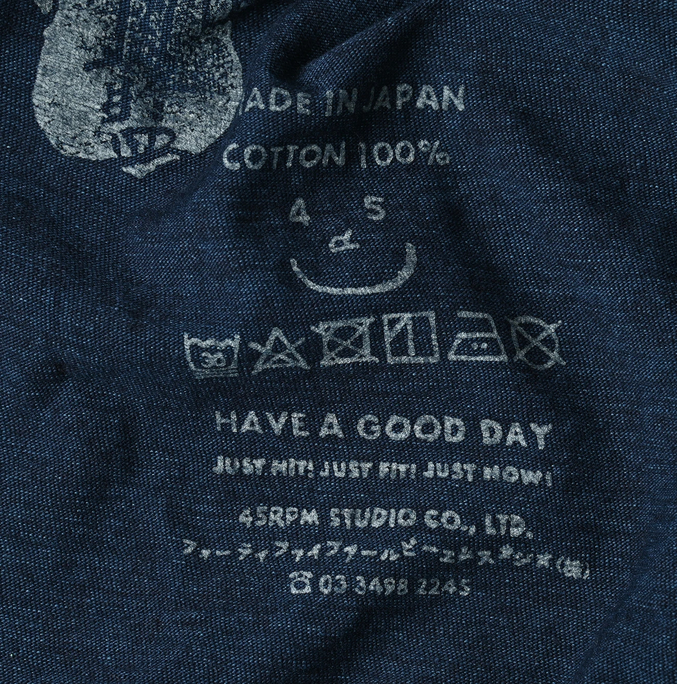 45R（フォーティファイブアール）| Listen Hereプリントの四角Tシャツ
