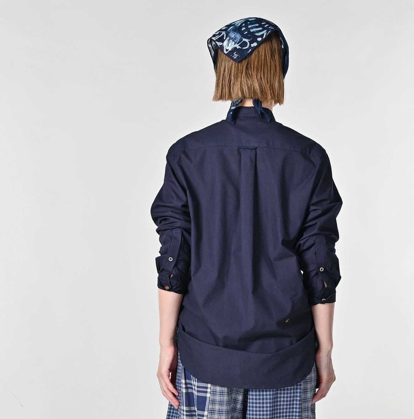 45R(フォーティファイブアール) |バチストの908ピンタックスタンドシャツ（インディゴ）