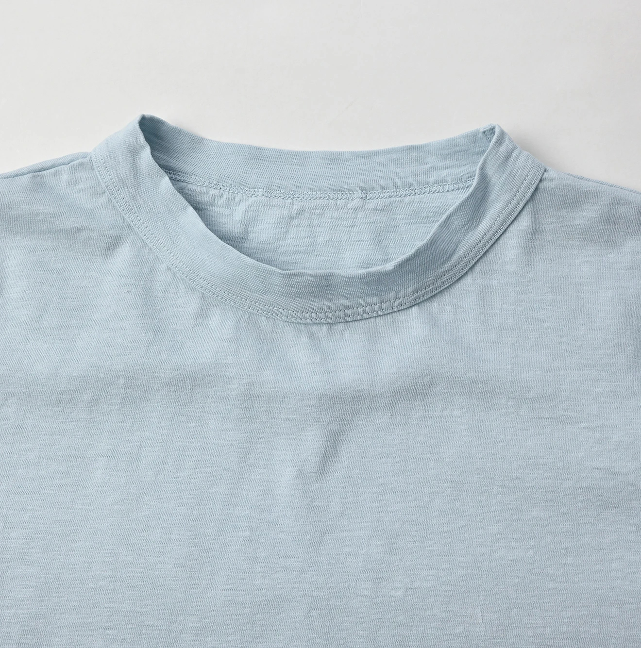 45R（フォーティファイブアール）| トリコロゴ刺繍の90845星Tシャツ