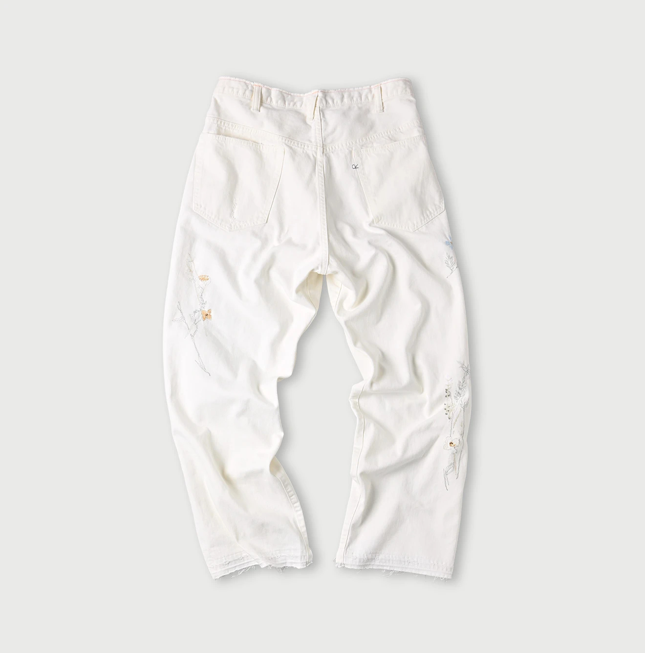 45R(フォーティファイブアール) |ライ麦ホワイトデニムのクロスオーバーパンツ遖加工（アネモネ刺繍）