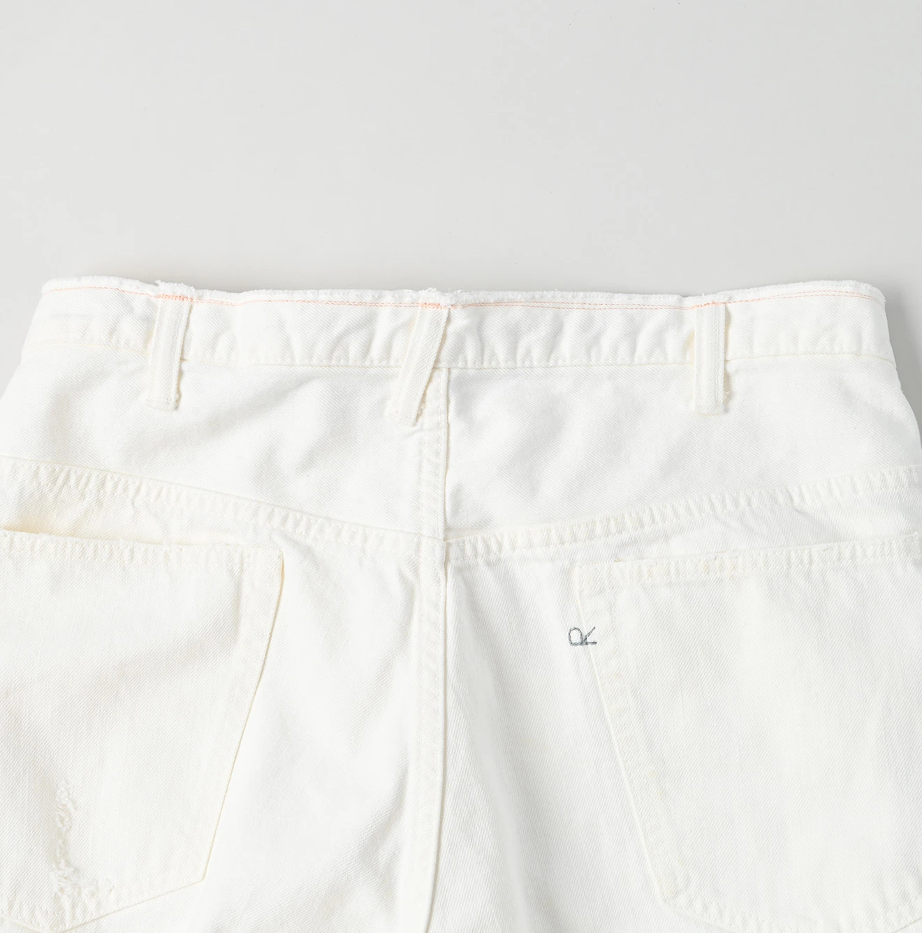 45R(フォーティファイブアール) |ライ麦ホワイトデニムのクロスオーバーパンツ遖加工（アネモネ刺繍）