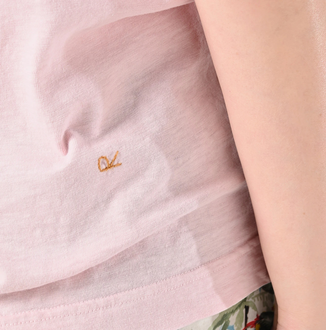 45R（フォーティファイブアール）| チャメレイオン刺繍の908Tシャツ