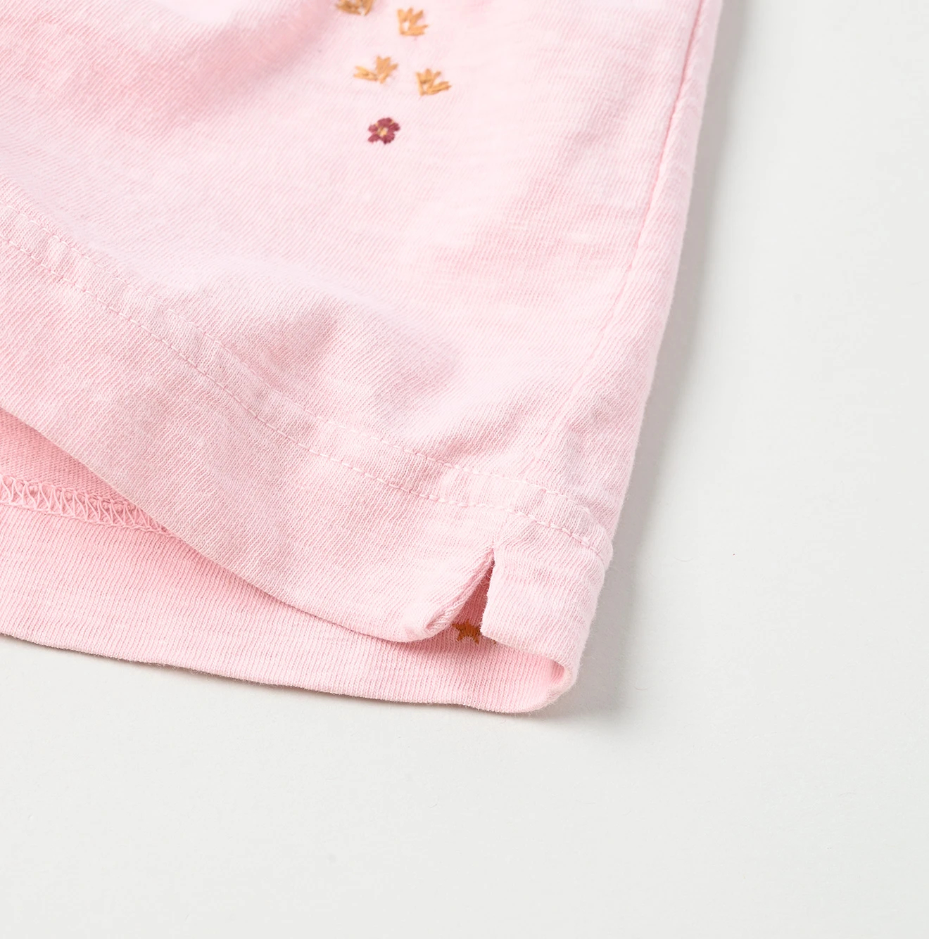 45R★ブルフラワープリントの908Tシャツ ピンク 45R（フォーティファイブアール）| チャメレイオン刺繍の908Tシャツ