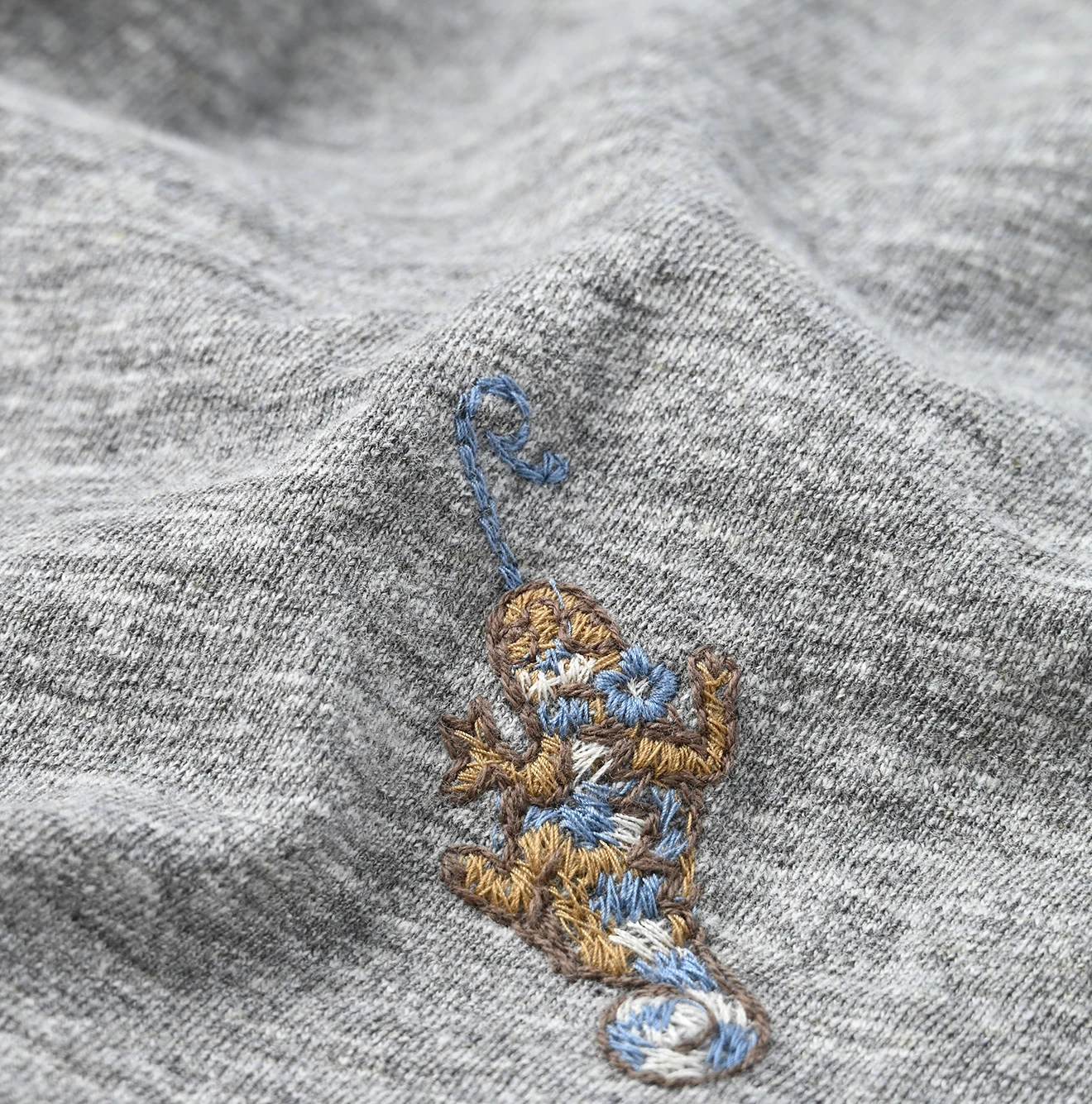 45R(フォーティファイブアール) |チャメレイオン刺繍の908Tシャツ（トップ）