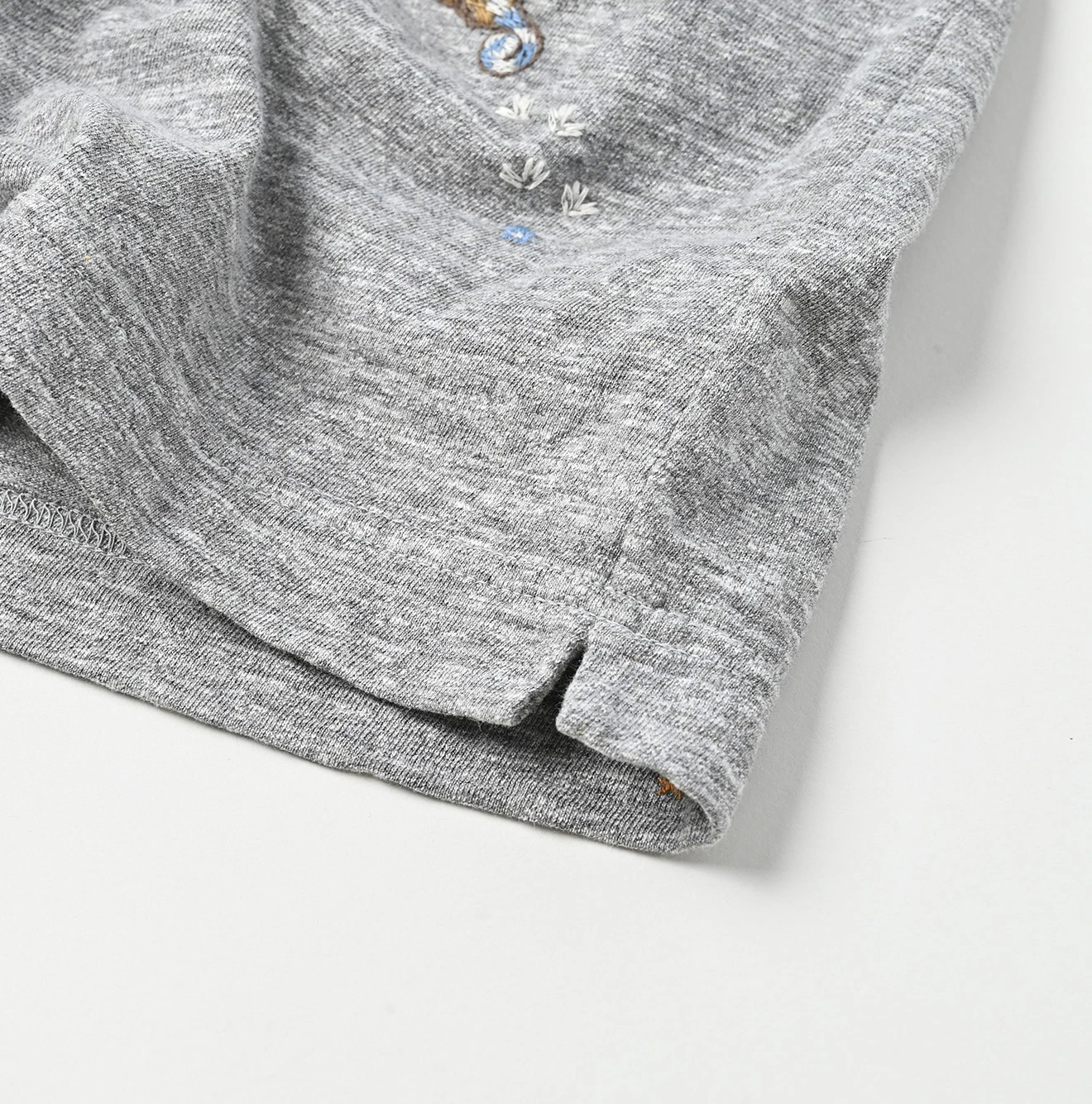 45R(フォーティファイブアール) |チャメレイオン刺繍の908Tシャツ（トップ）