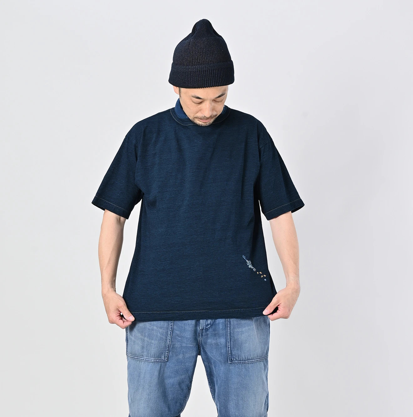 45R(フォーティファイブアール) |チャメレイオン刺繍の908Tシャツ（インディゴ）
