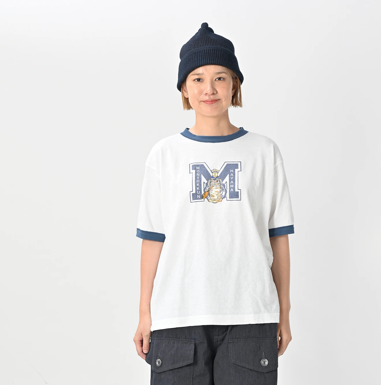 45R(フォーティファイブアール) |葉山ものがたりイニシャルモントックンベタッチプリントの908Tシャツ