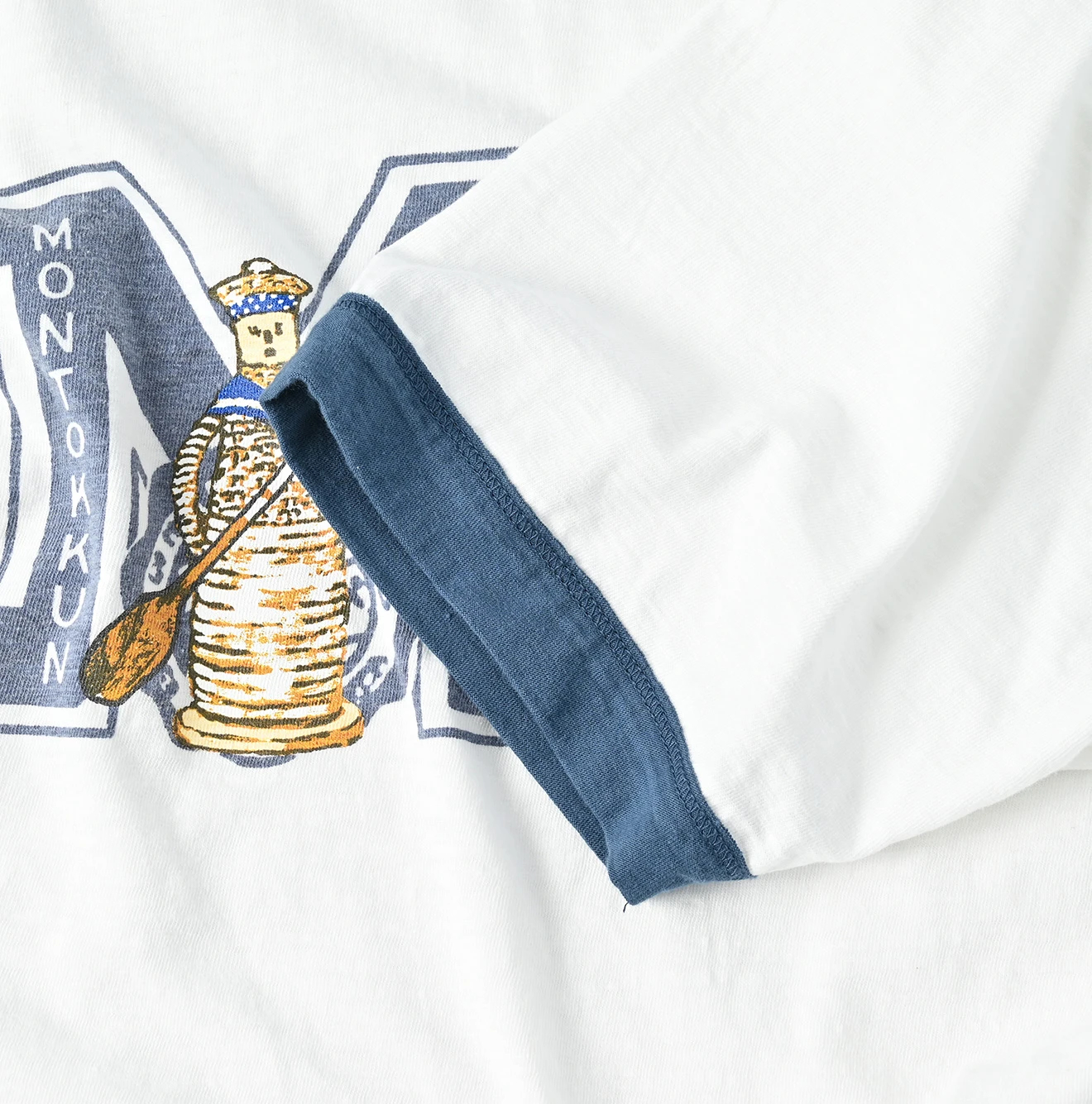 45R(フォーティファイブアール) |葉山ものがたりイニシャルモントックンベタッチプリントの908Tシャツ