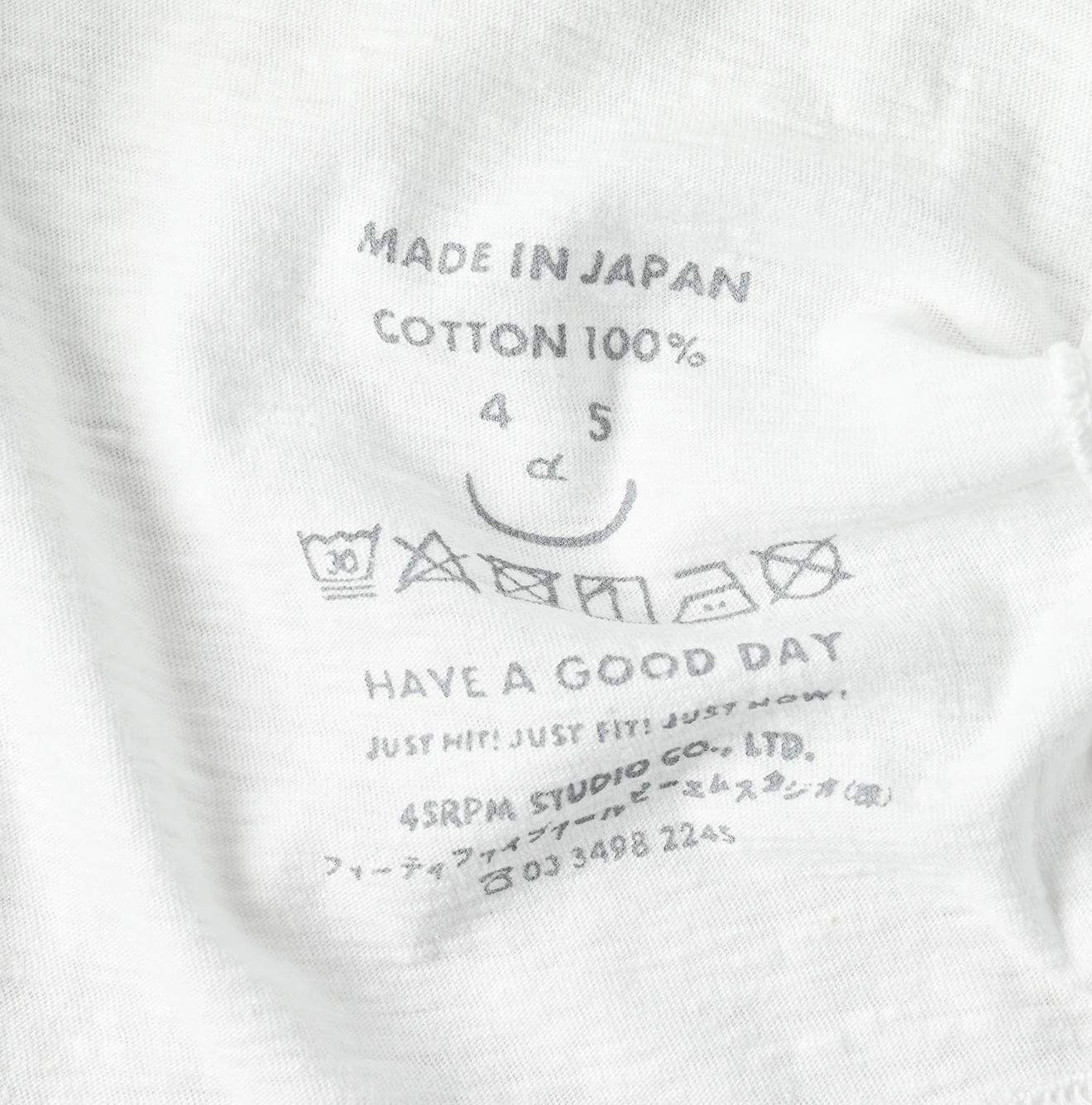 45R(フォーティファイブアール) |葉山ものがたりイニシャルモントックンベタッチプリントの908Tシャツ