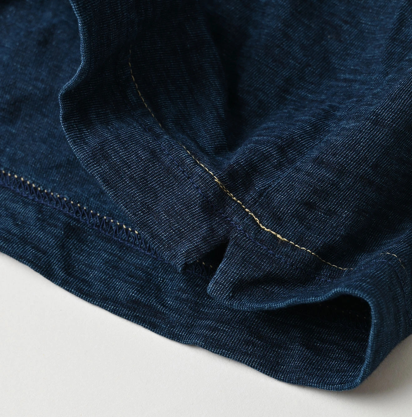 45R(フォーティファイブアール) |ブル丸ウォークプリントの90845星Tシャツ（再び・インディゴ）