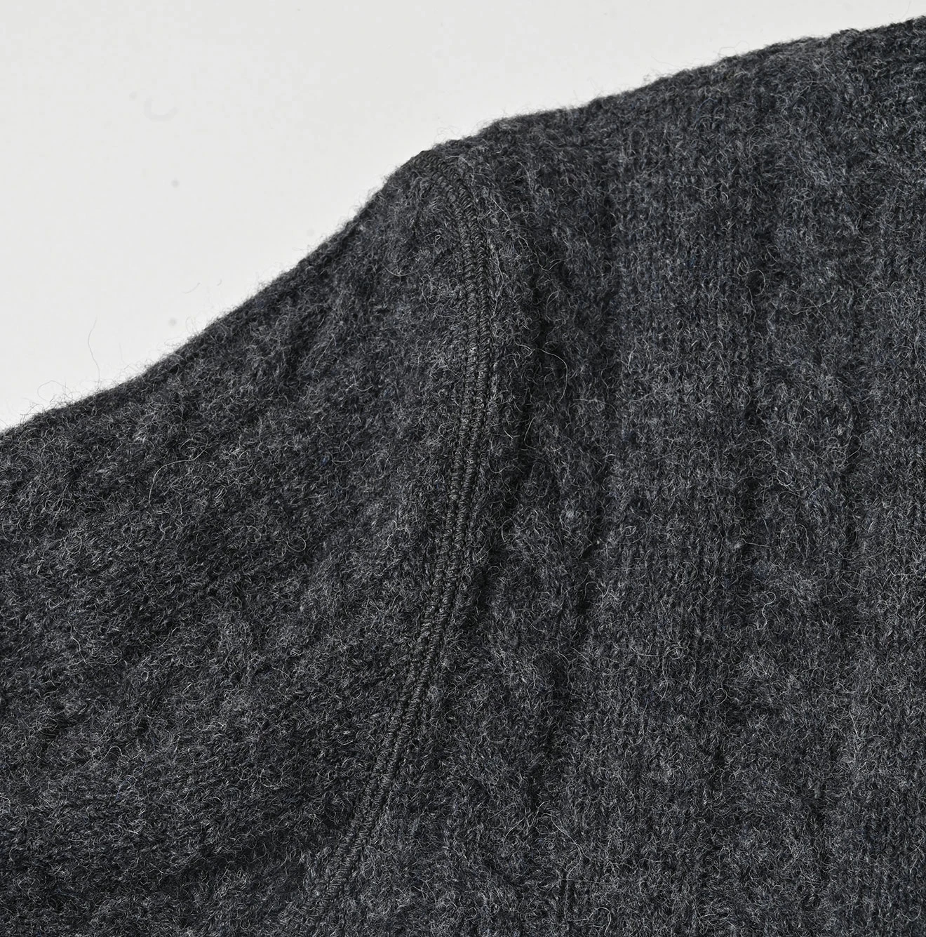 45R(フォーティファイブアール) |シェットランドケーブル縮絨のセーター