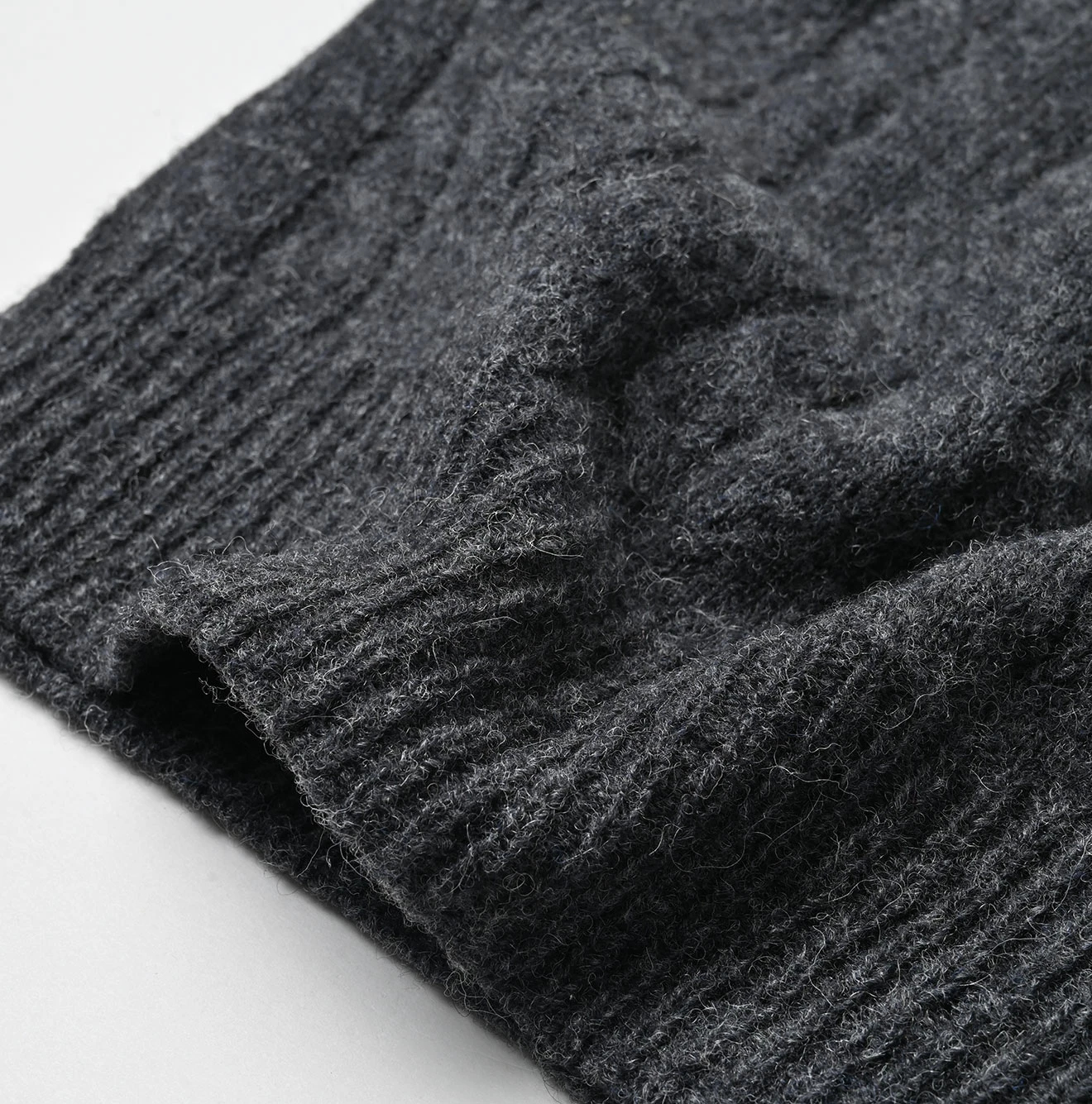 45R(フォーティファイブアール) |シェットランドケーブル縮絨のセーター