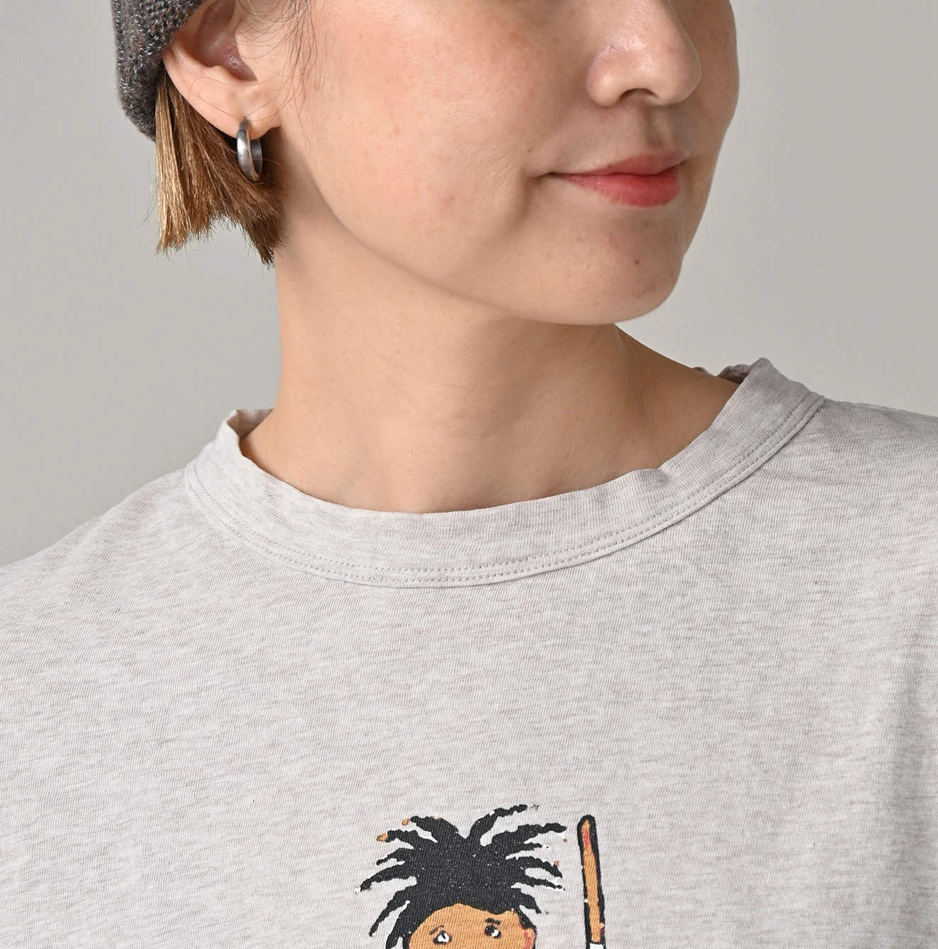 45R（フォーティファイブアール）| 葉山ものがたりコノッキくんベタッチプリントの90845星Tシャツ（再び・トップ） Short ...