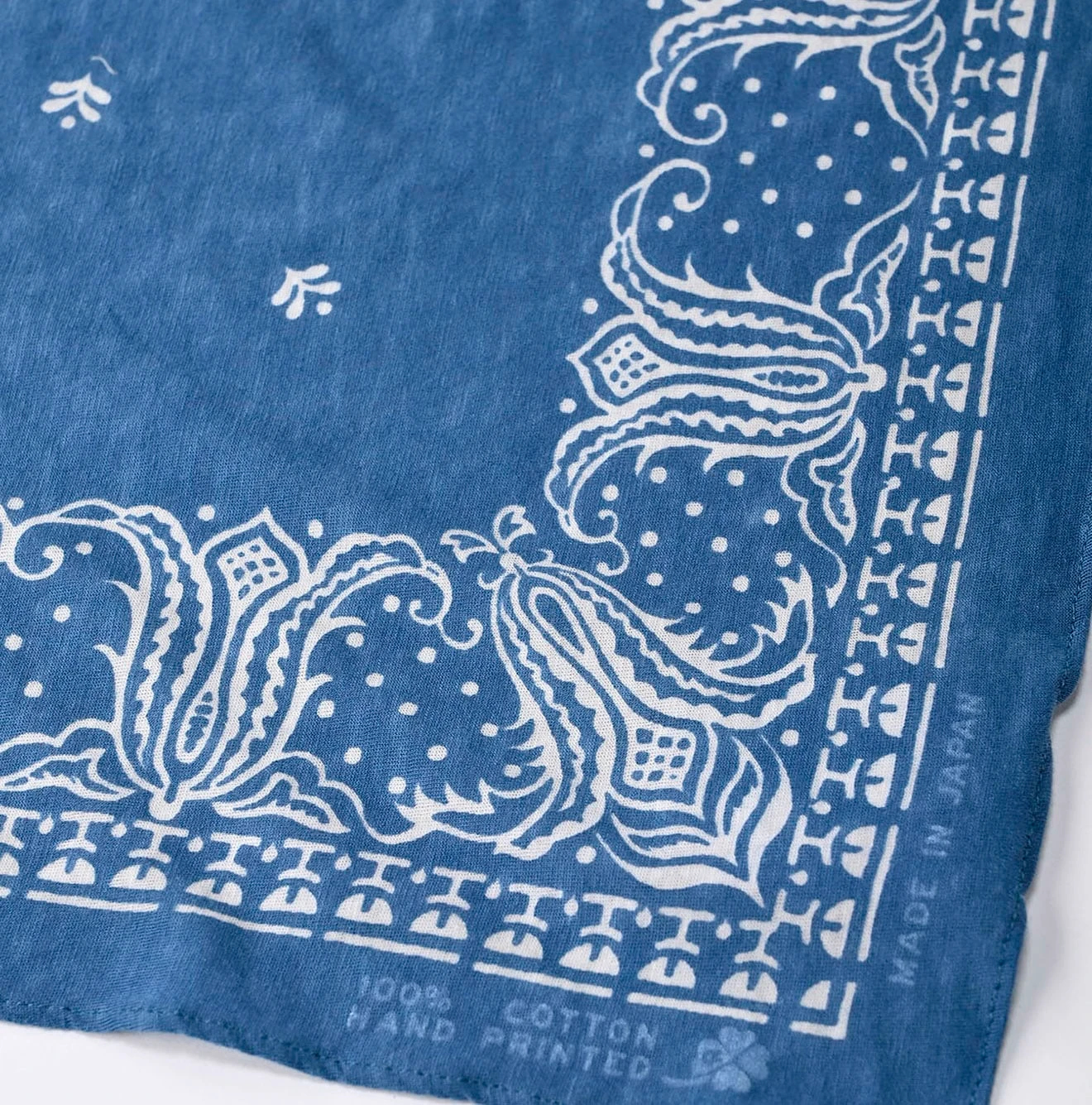 45R リネン　ロータスプリント　刺繍 バンダナインディゴ タグ有り麻100% 45R（フォーティファイブアール）| 天竺のボタニカリーバンダナ