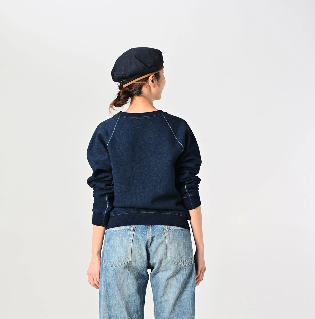 45R(フォーティファイブアール) |葉山ものがたりコノッキくんべタッチプリントの908ラグラン裏毛（インディゴ）