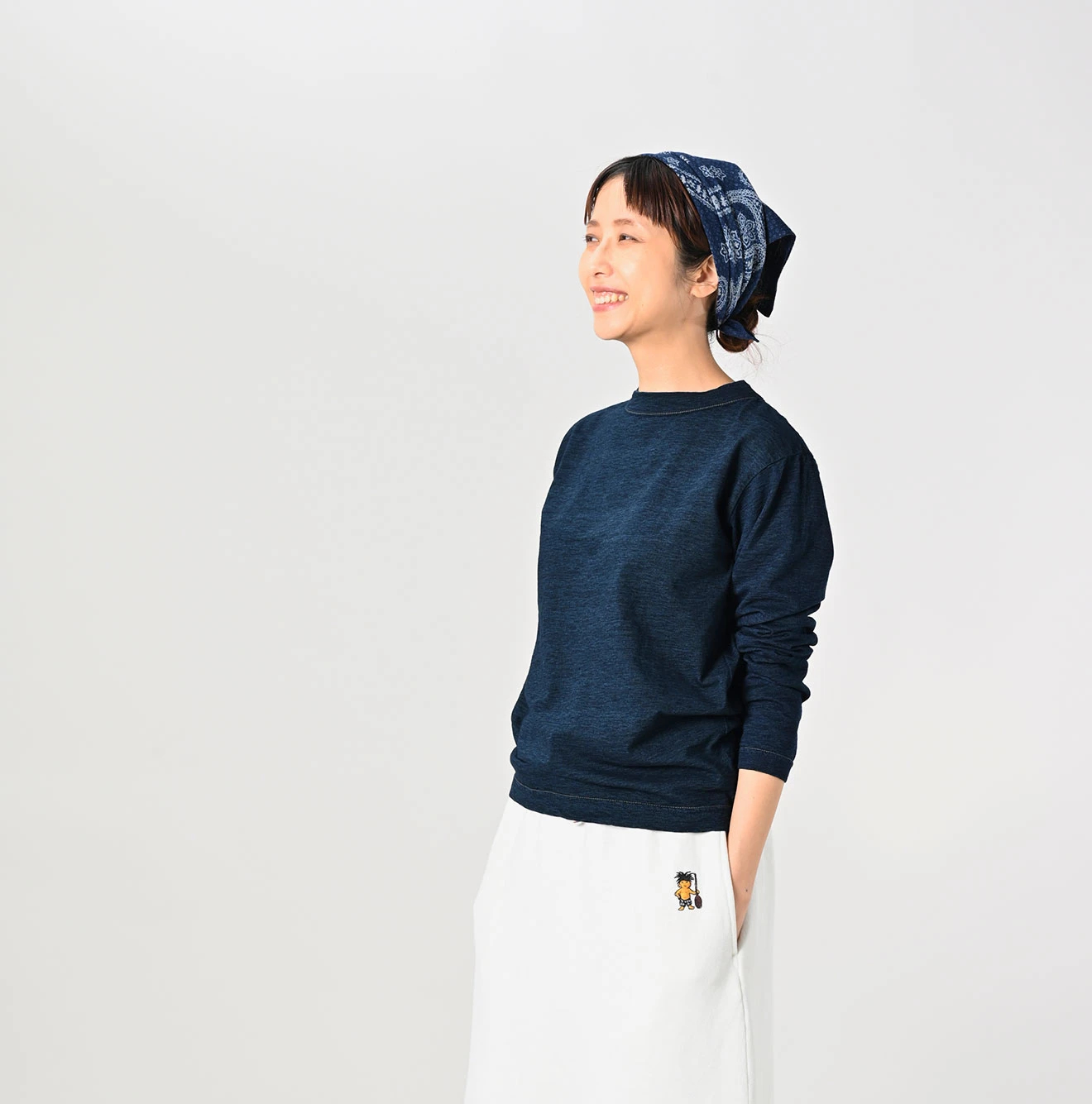 45R(フォーティファイブアール) |葉山ものがたりカモンメくん刺繍の90845星Tシャツ（インディゴ）