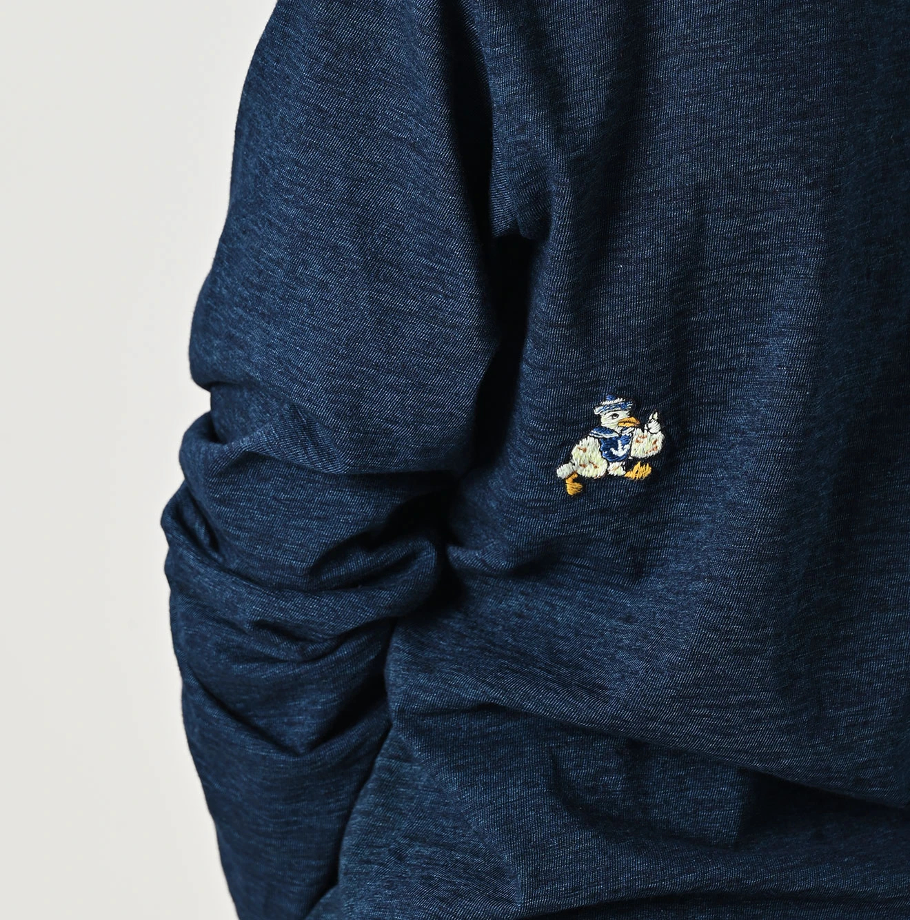 45R(フォーティファイブアール) |葉山ものがたりカモンメくん刺繍の90845星Tシャツ（インディゴ）