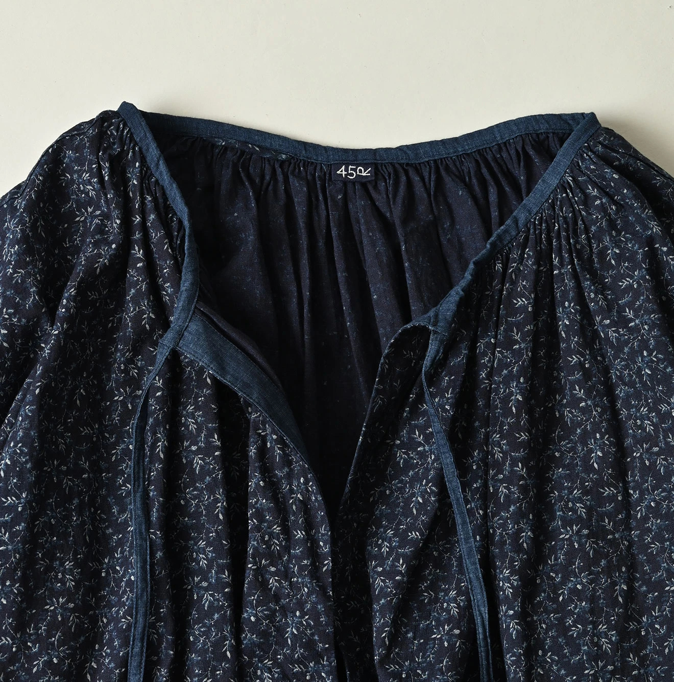 45R（フォーティファイブアール）| ツタフラワープリントのシュシュ