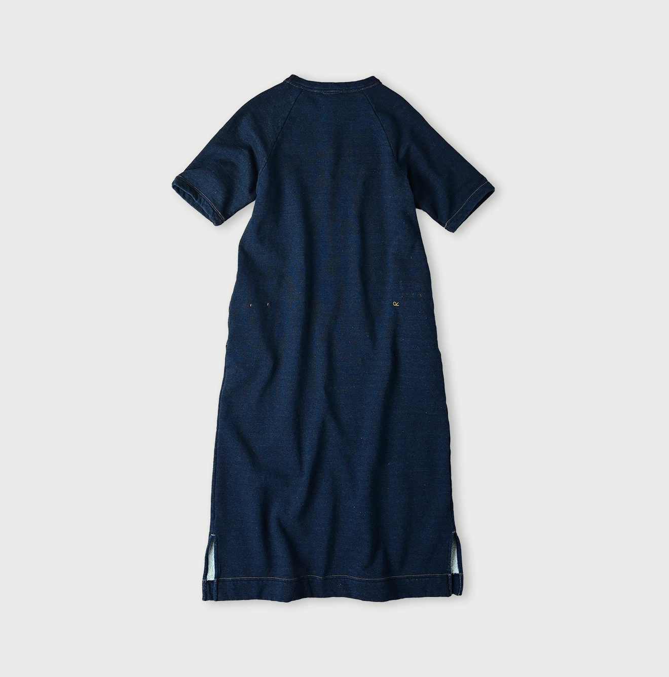 45R(フォーティファイブアール) |ガーゼ裏毛カレッジロゴプリントのドレス（インディゴ）