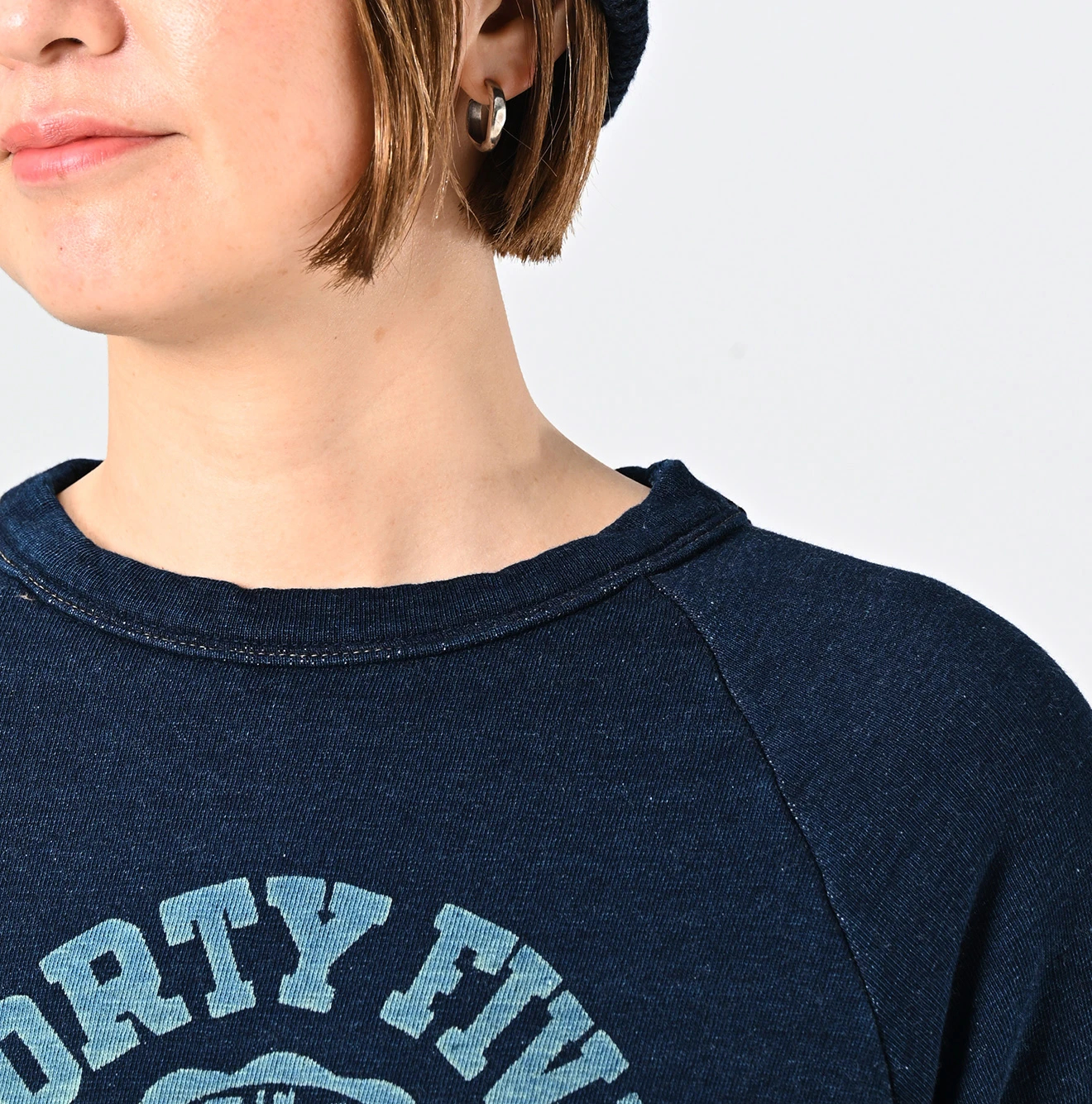 45R(フォーティファイブアール) |ガーゼ裏毛カレッジロゴプリントのドレス（インディゴ）