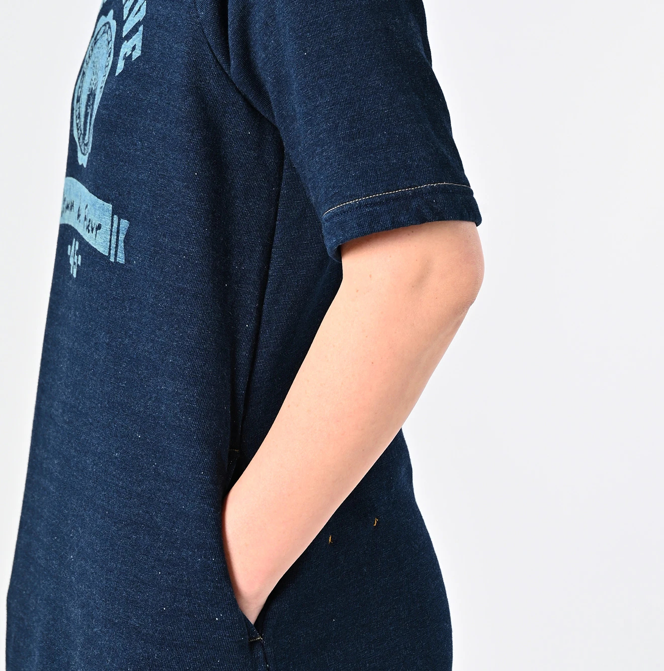 45R(フォーティファイブアール) |ガーゼ裏毛カレッジロゴプリントのドレス（インディゴ）