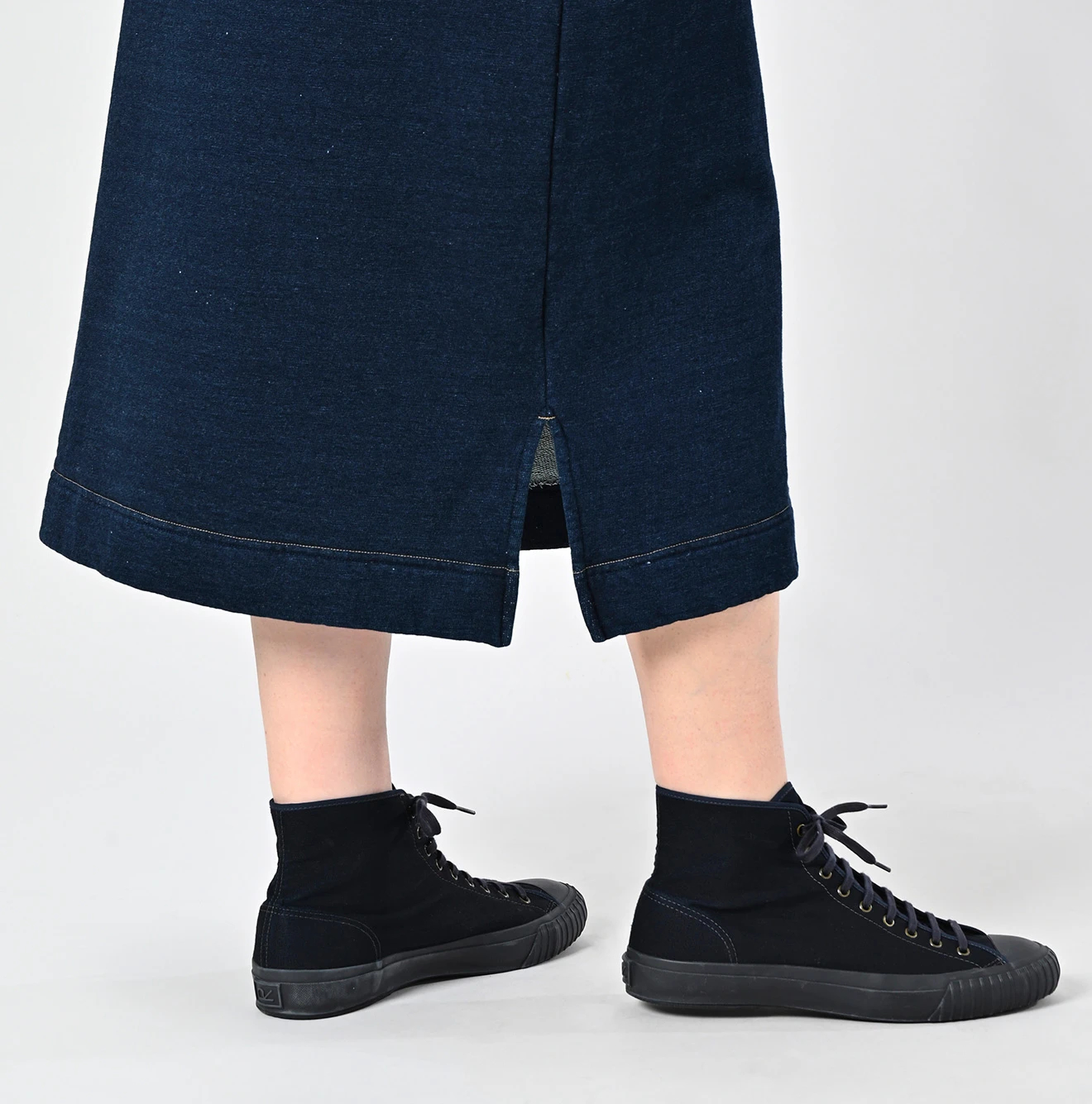 45R(フォーティファイブアール) |ガーゼ裏毛カレッジロゴプリントのドレス（インディゴ）