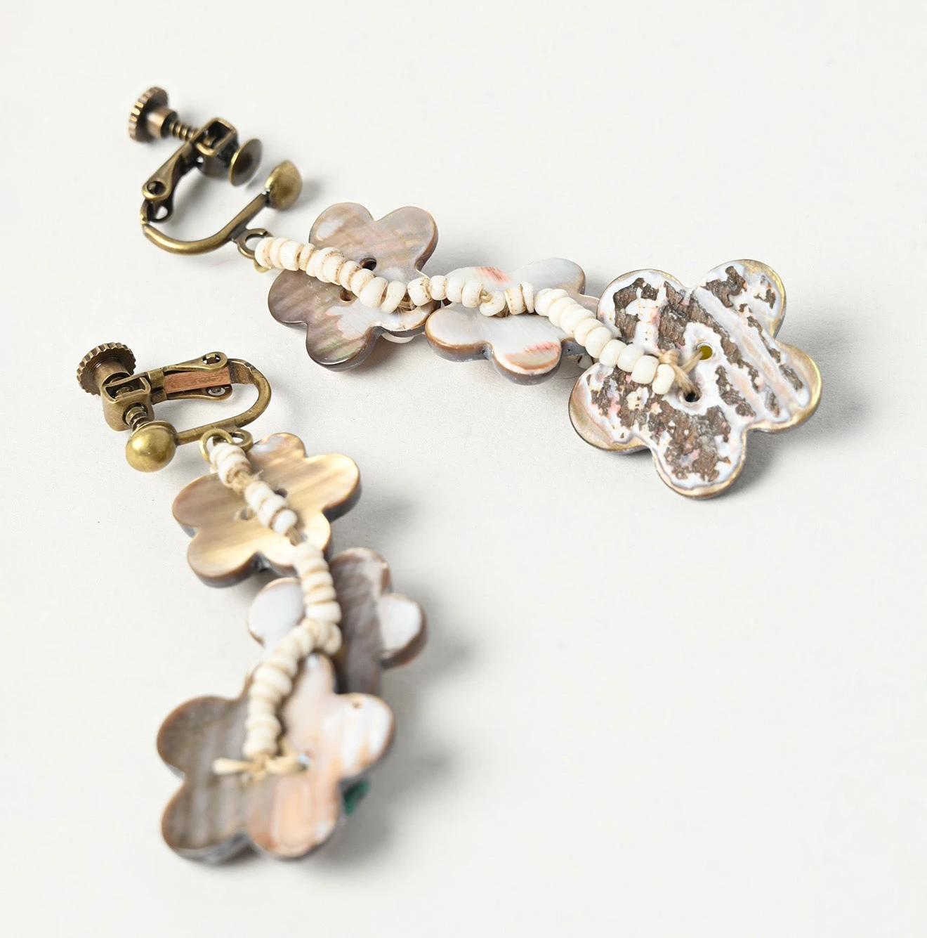 45R(フォーティファイブアール) |シェルdeフルールのイヤリング