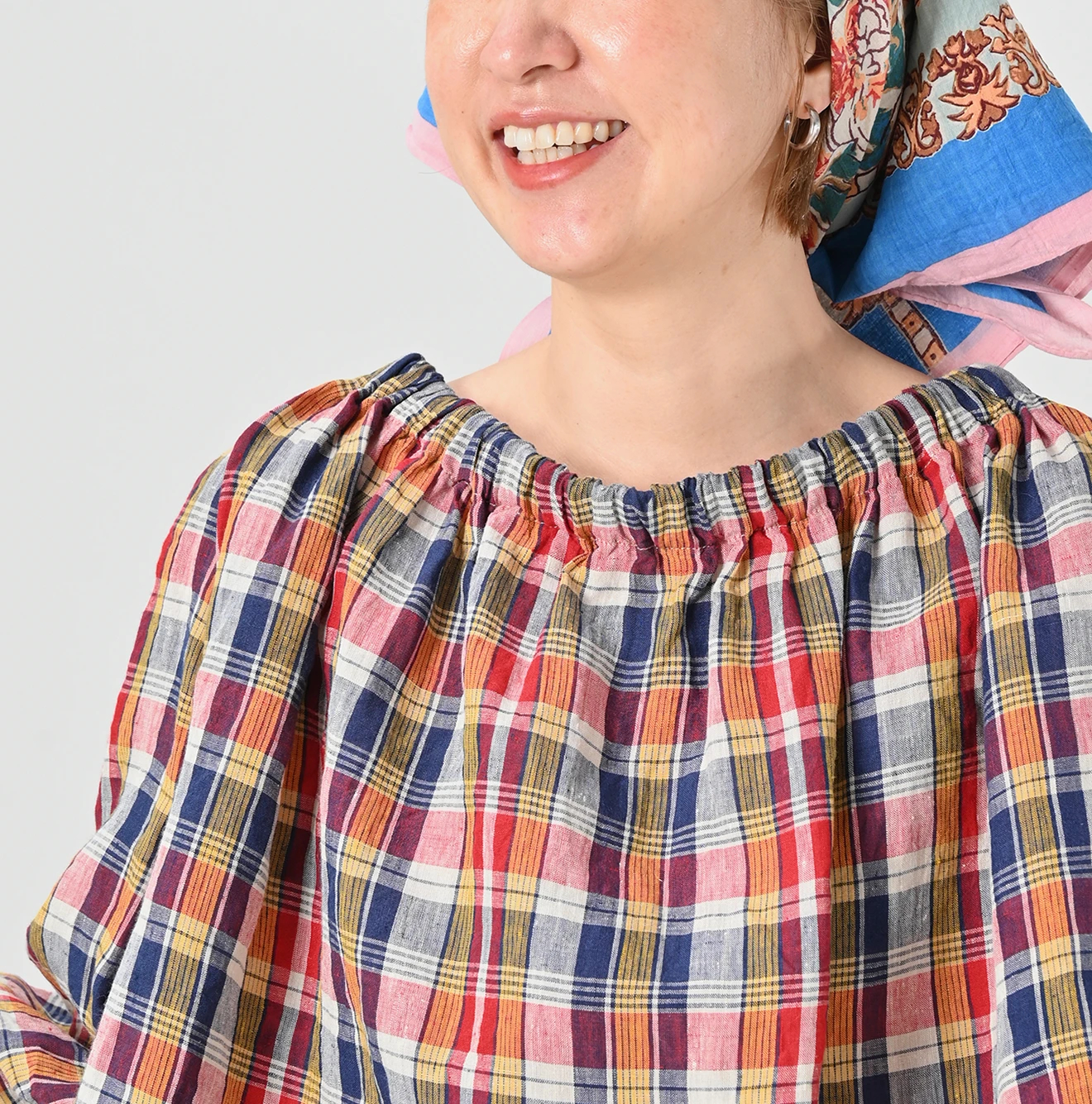 45R(フォーティファイブアール) |インドリネンマドラスのシャーリングブラウス