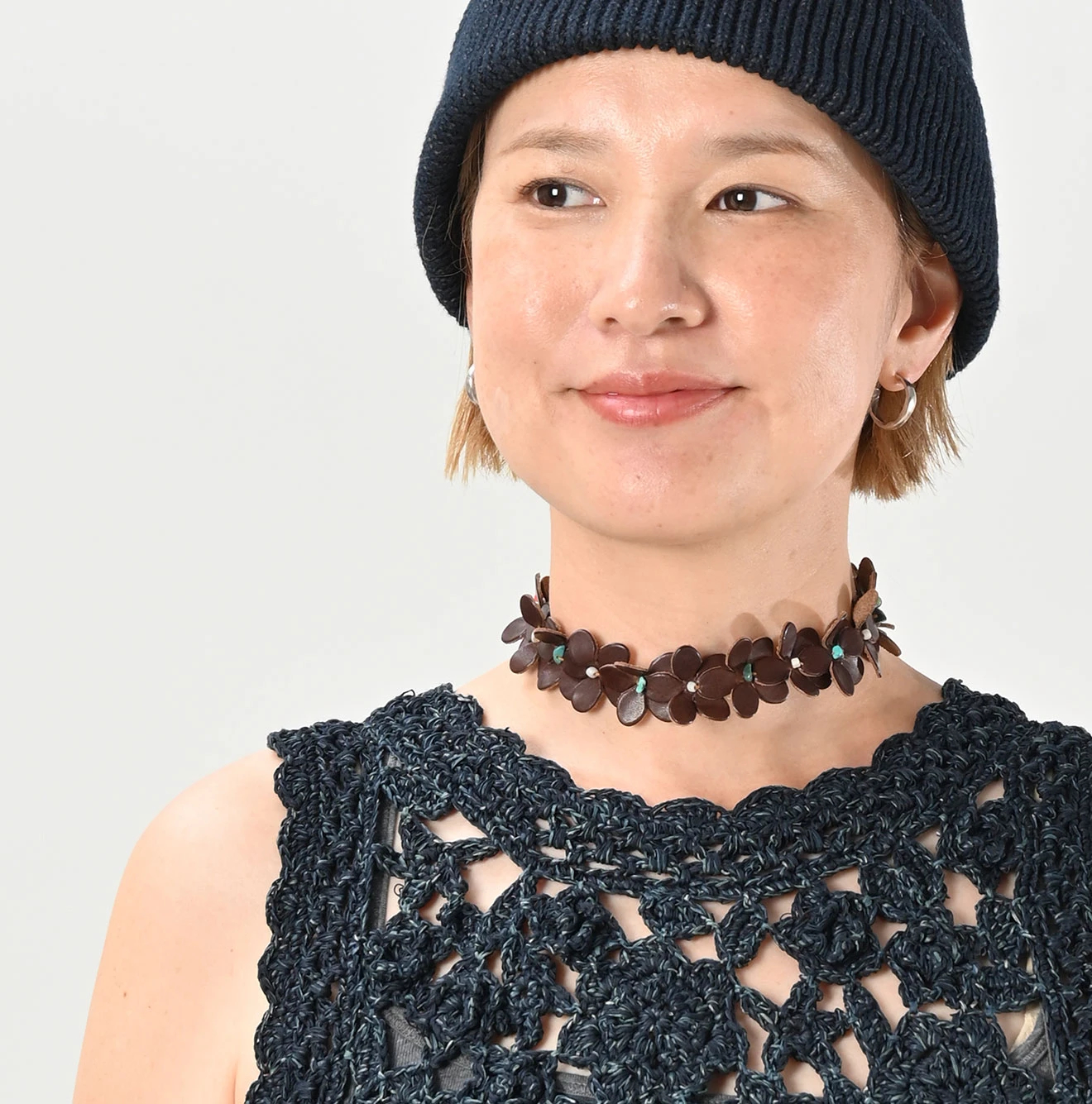 45R(フォーティファイブアール) |かさねレザーのフラワーチョーカー