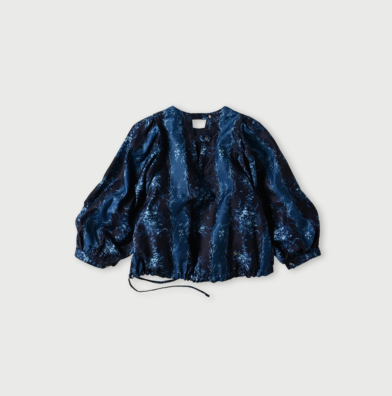 45R(フォーティファイブアール) |シャンデリアフラワープリントのパフブリッジブラウス（インディゴ）