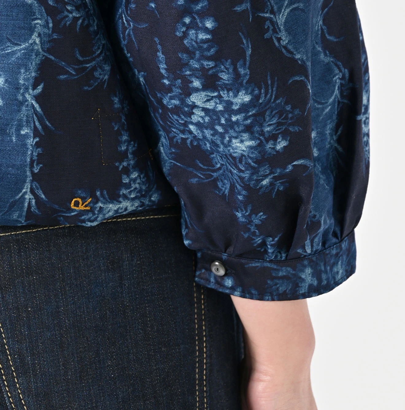 45R(フォーティファイブアール) |シャンデリアフラワープリントのパフブリッジブラウス（インディゴ）