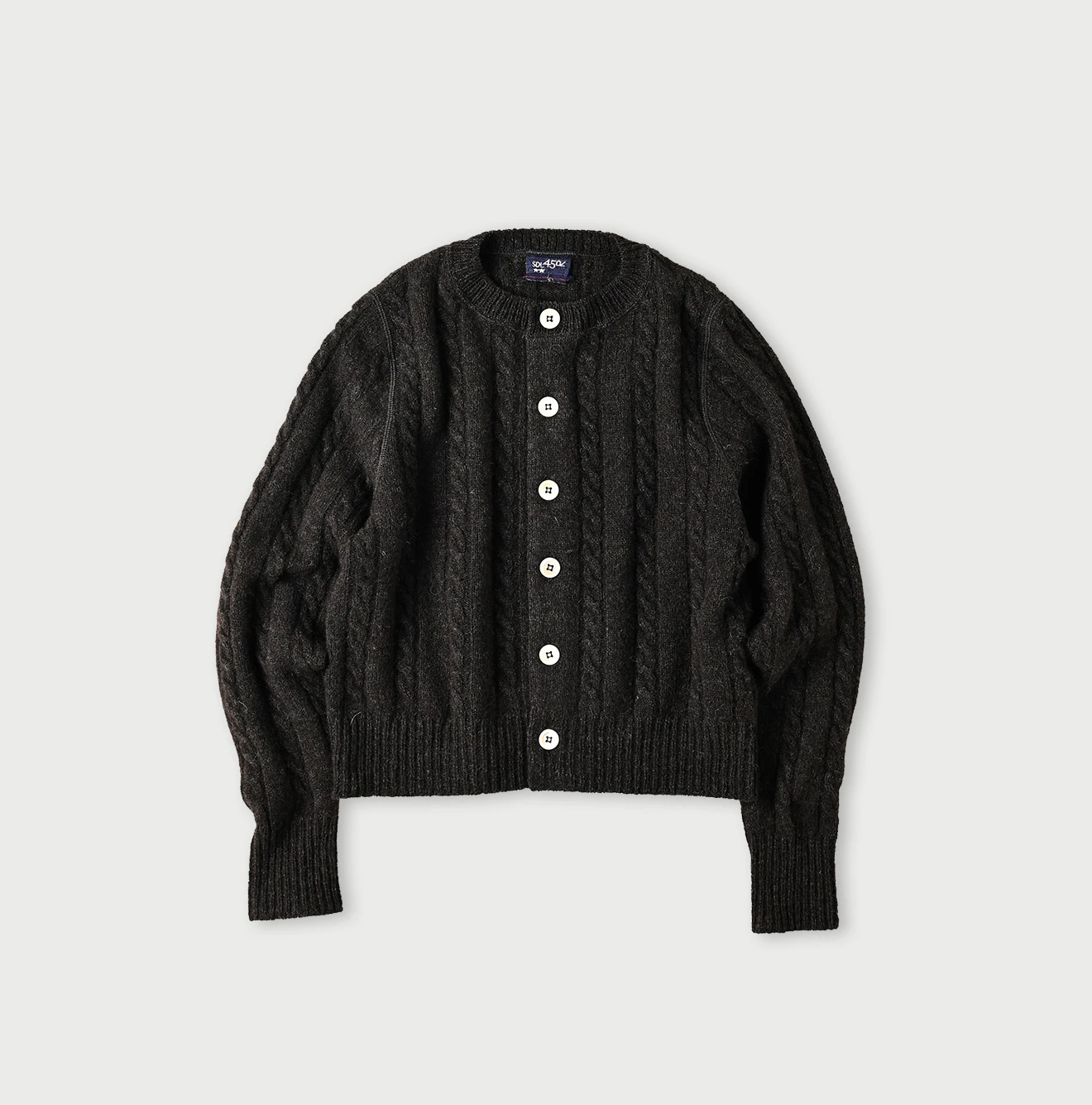 45R(フォーティファイブアール) |シェットランドケーブル縮絨のカーディガン