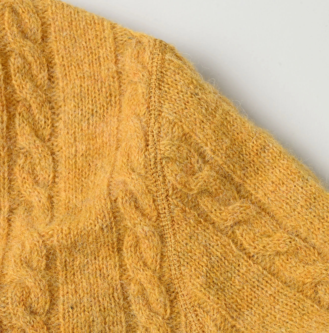 45R(フォーティファイブアール) |シェットランドケーブル縮絨のカーディガン