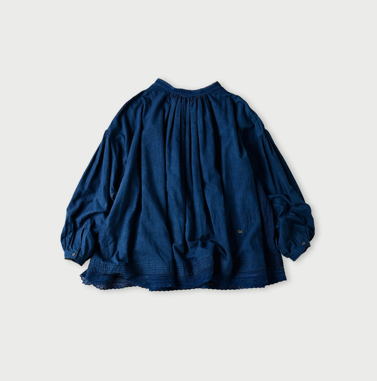 45R(フォーティファイブアール) |インドカディレース×タックのスモックブラウス（藍）