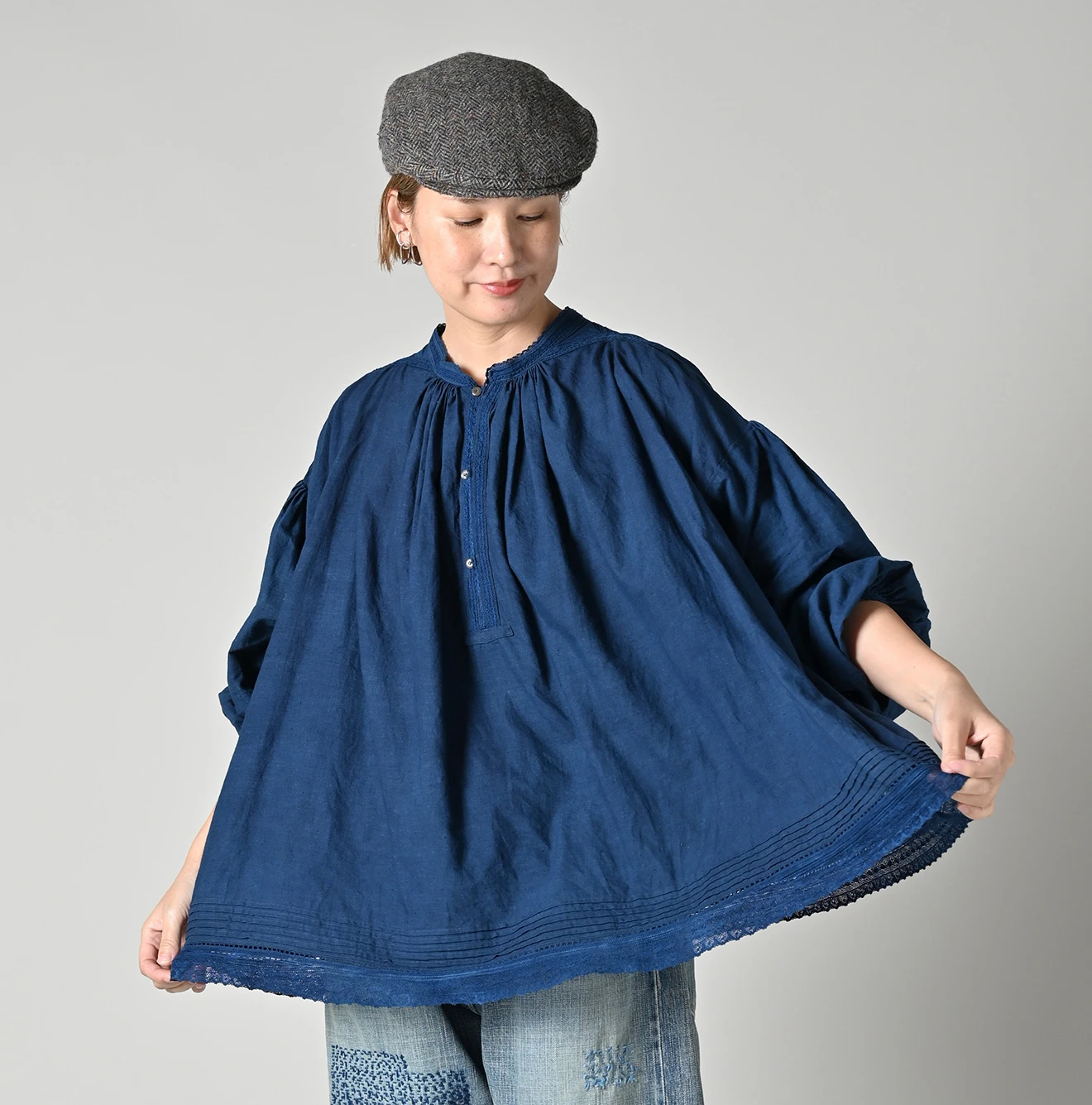 45R(フォーティファイブアール) |インドカディレース×タックのスモックブラウス（藍）