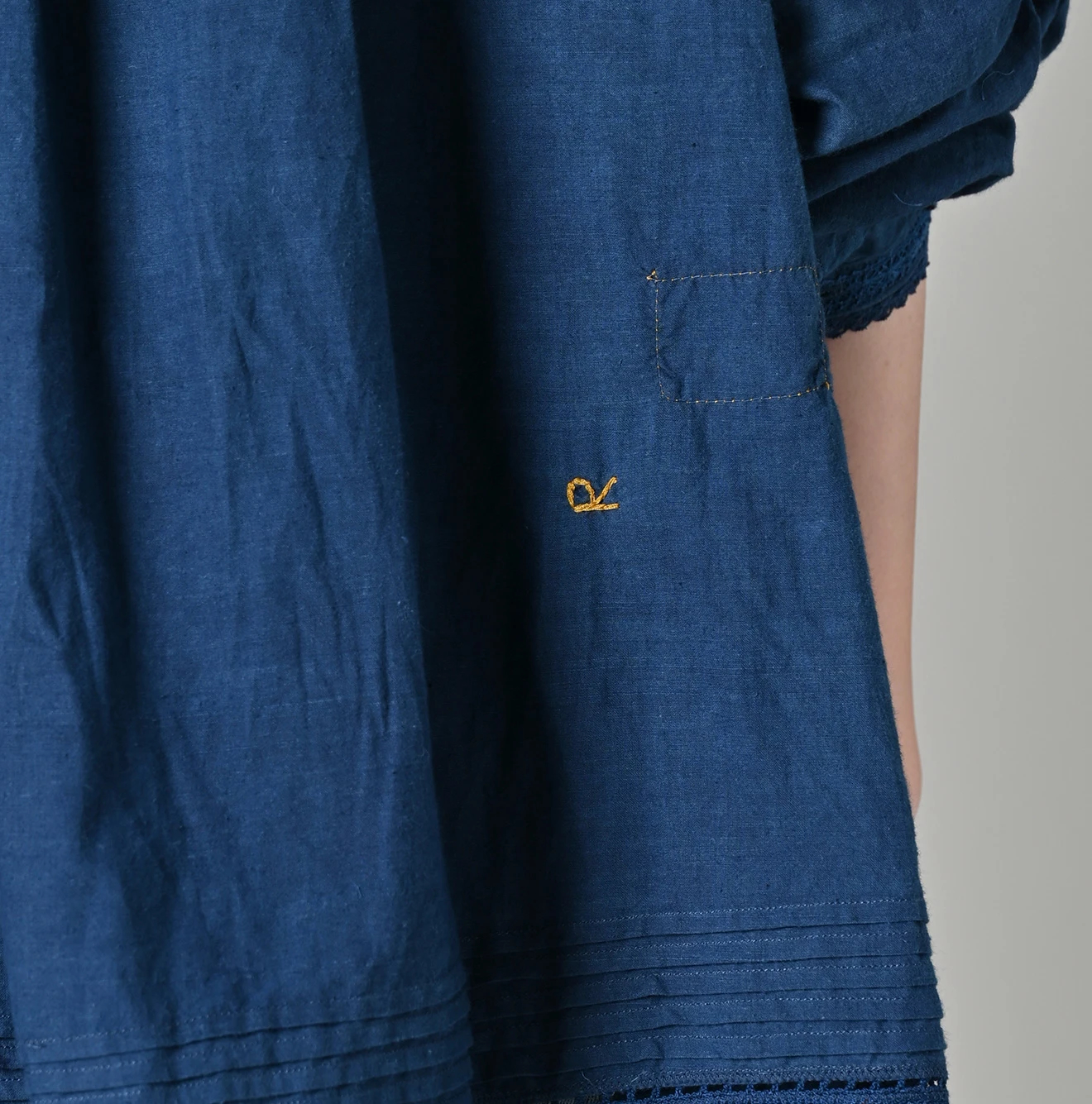 45R(フォーティファイブアール) |インドカディレース×タックのスモックブラウス（藍）