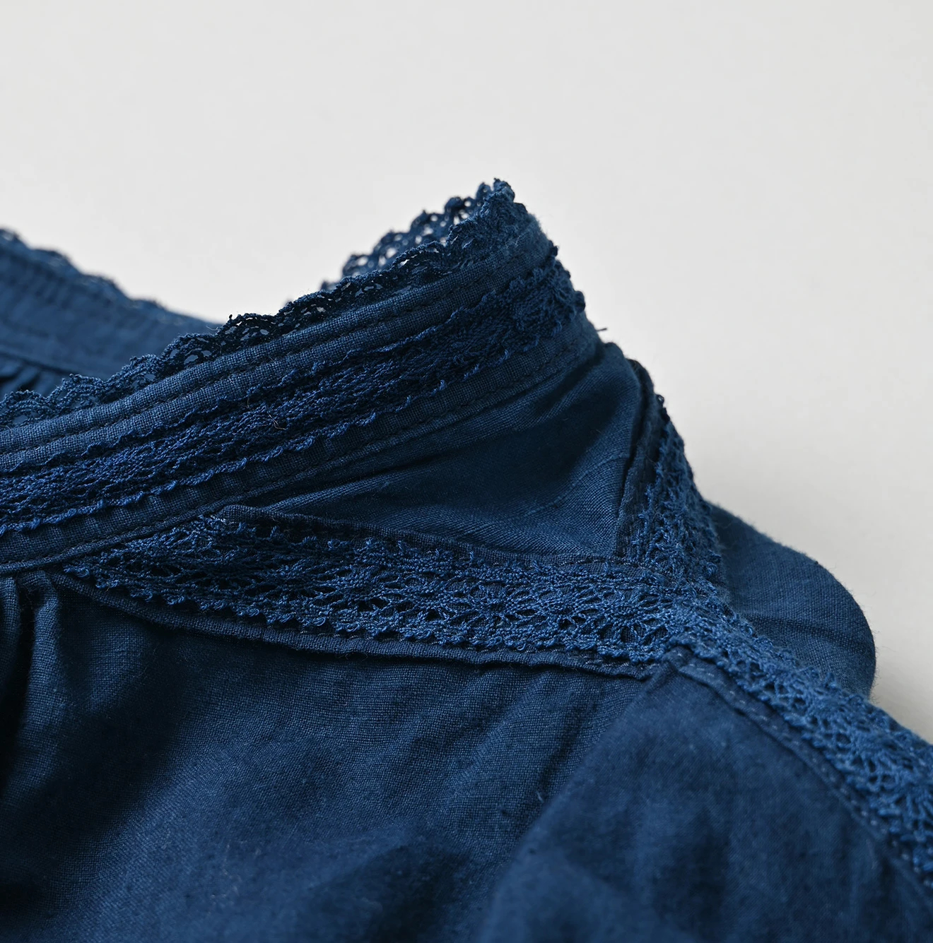 45R(フォーティファイブアール) |インドカディレース×タックのスモックブラウス（藍）