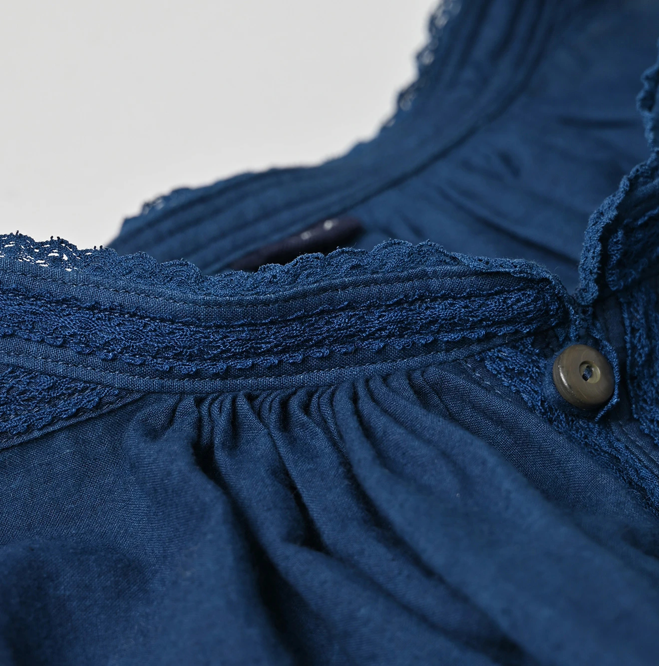 45R(フォーティファイブアール) |インドカディレース×タックのスモックブラウス（藍）