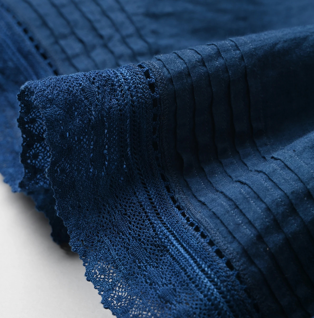 45R(フォーティファイブアール) |インドカディレース×タックのスモックブラウス（藍）