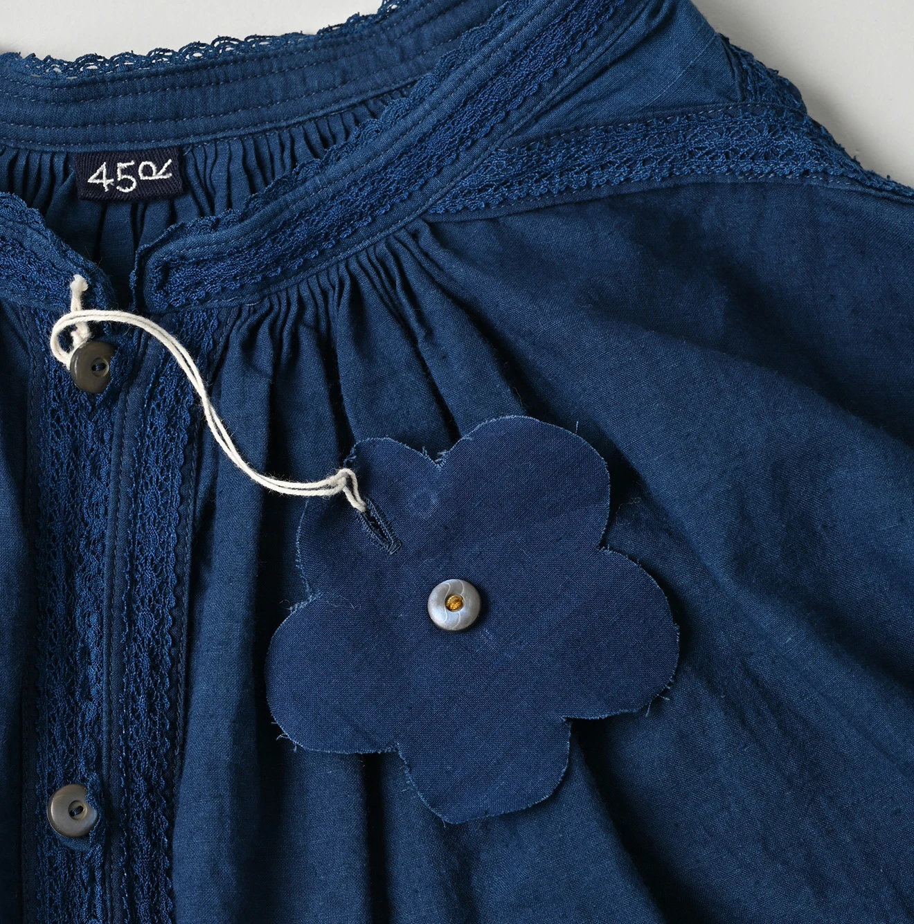 45R(フォーティファイブアール) |インドカディレース×タックのスモックブラウス（藍）