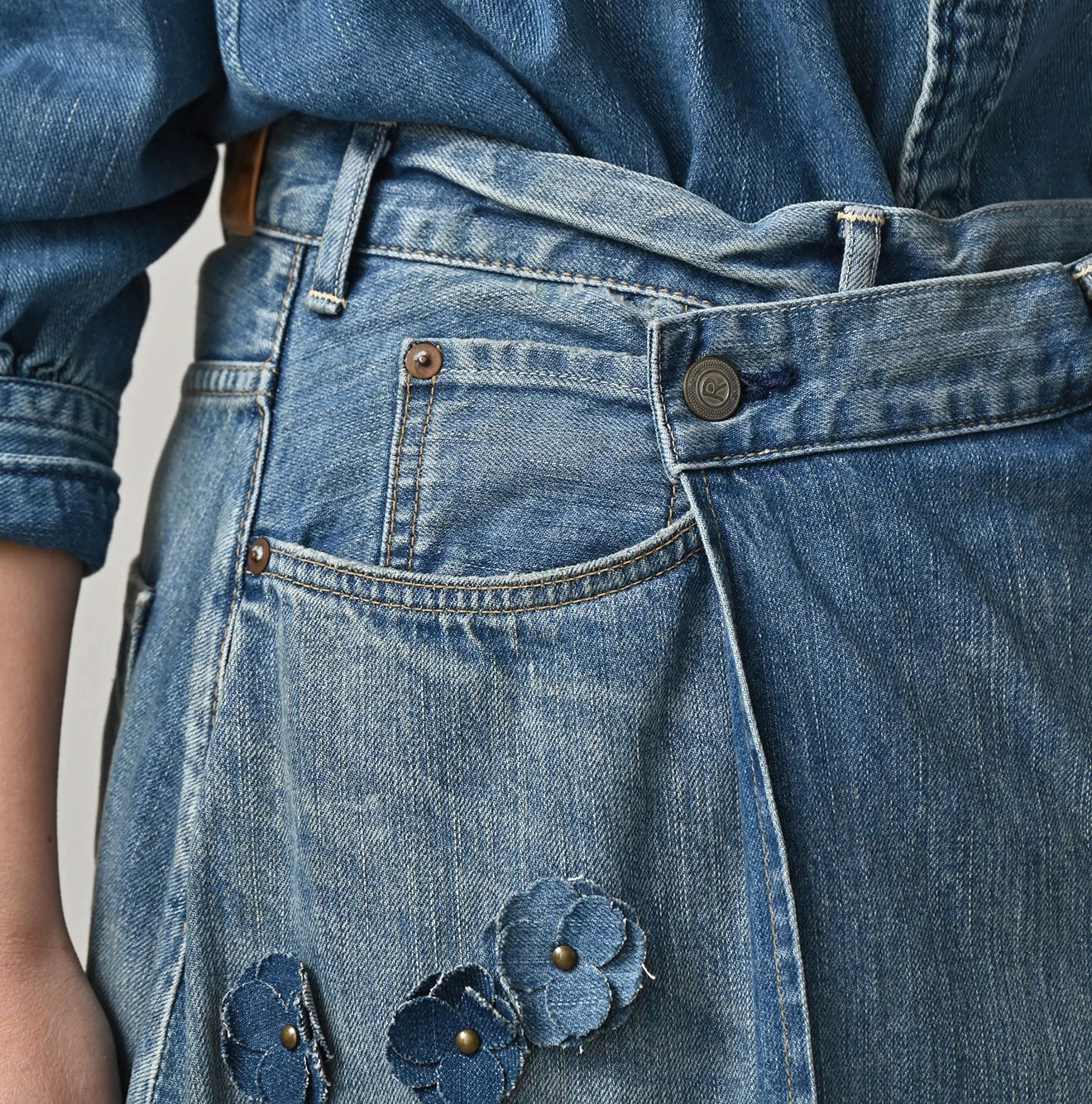 45R(フォーティファイブアール) |ライ麦デニムのクロスオーバースカート遖加工（フルール・清）