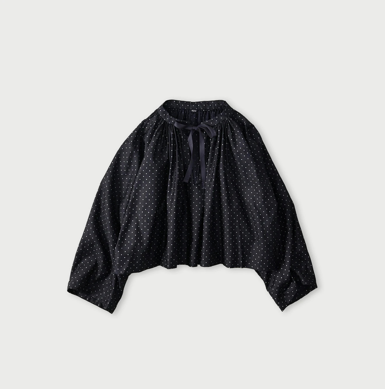 45R(フォーティファイブアール) |ドットプリントのシュシュスモックブラウス（インディゴ）