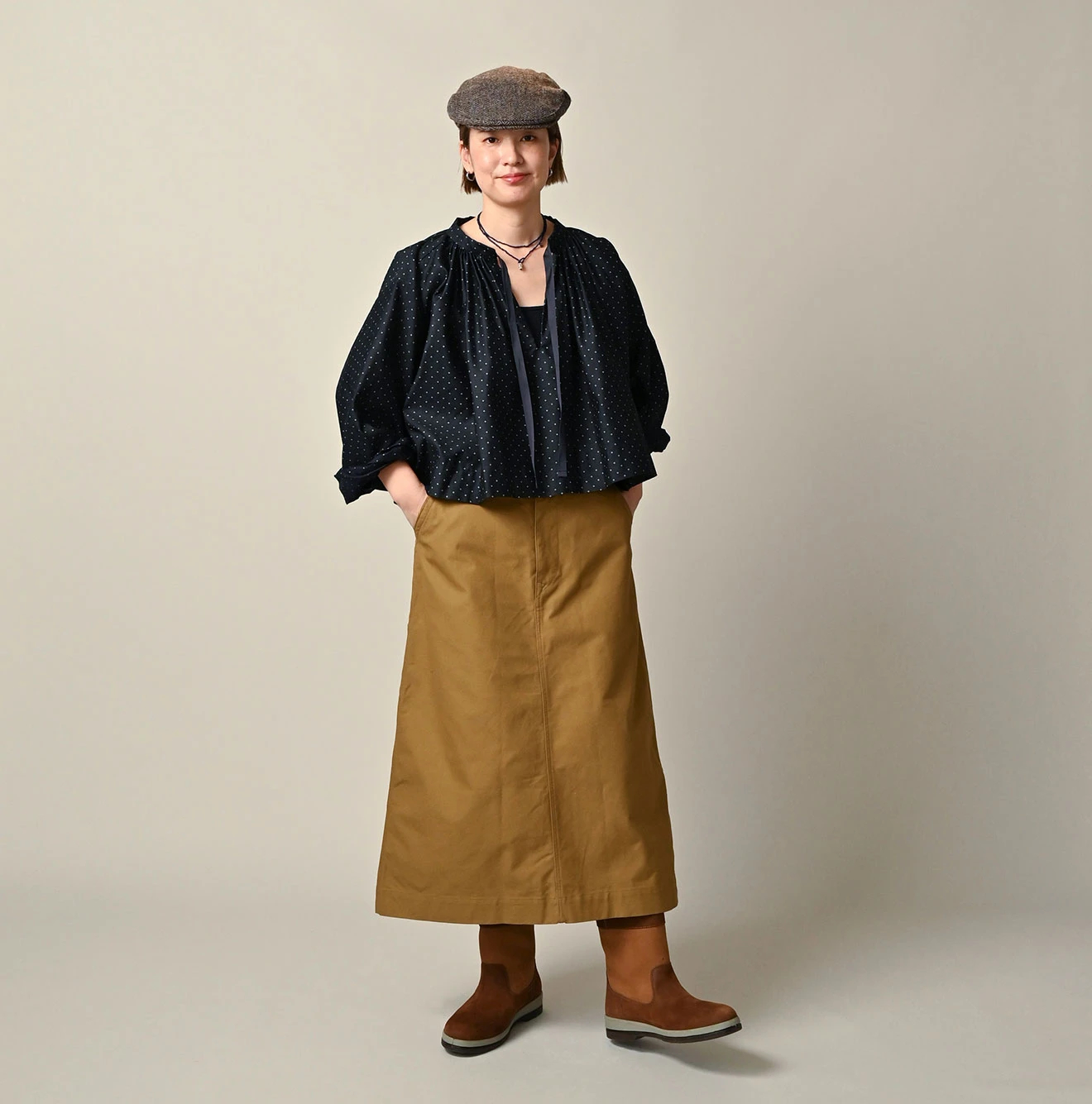 45R(フォーティファイブアール) |ドットプリントのシュシュスモックブラウス（インディゴ）