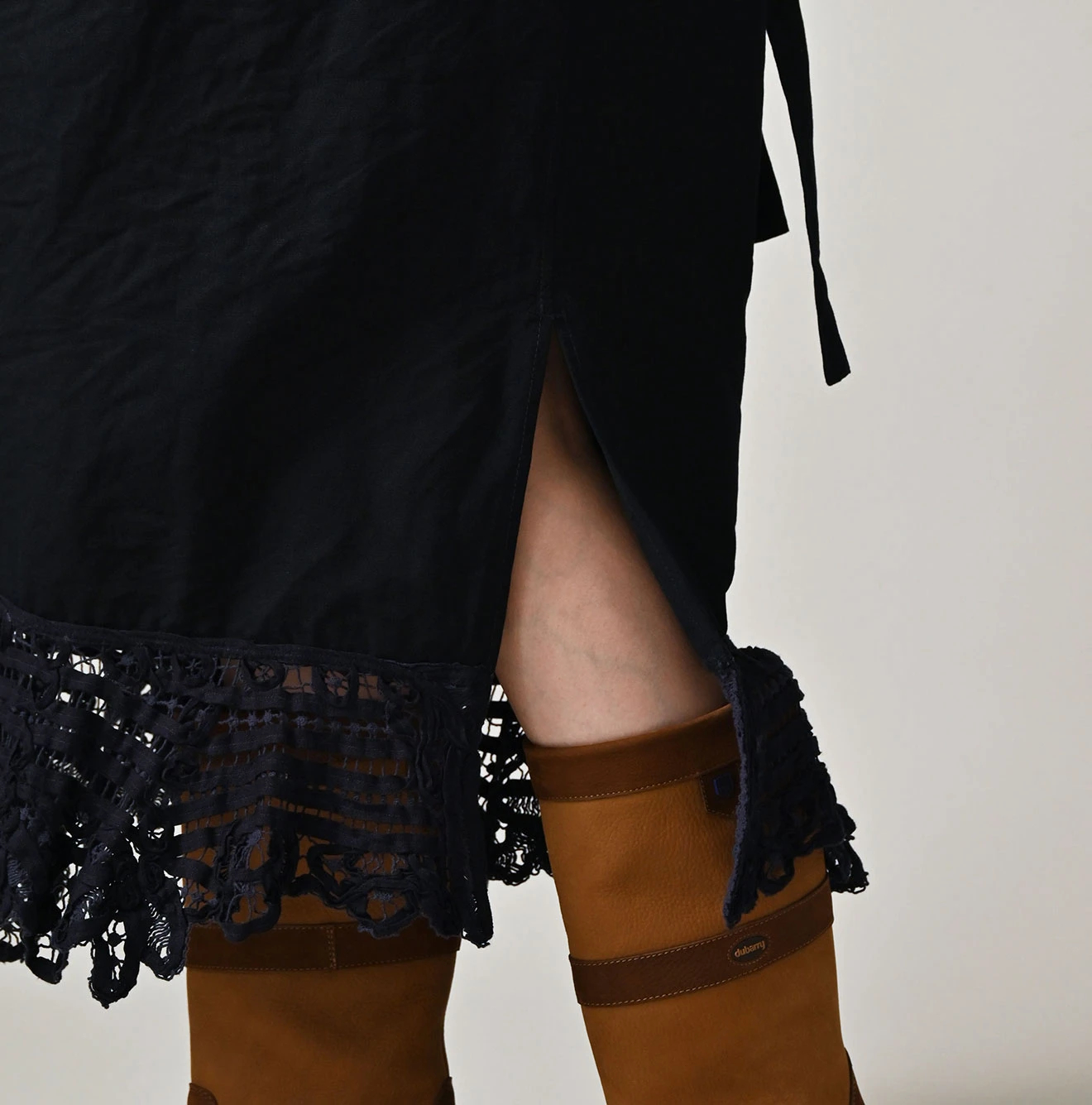 45R(フォーティファイブアール) |高密度ダック×リボンレースのタックタックドレス（インディゴ）