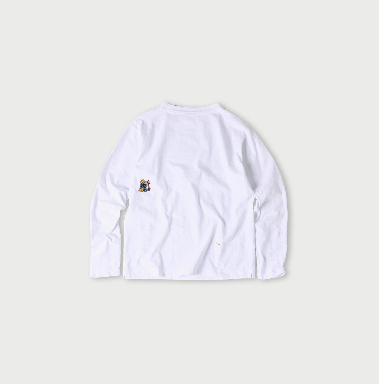 45R（フォーティファイブアール）| 侘助椿ブル刺繍の90845星Tシャツ