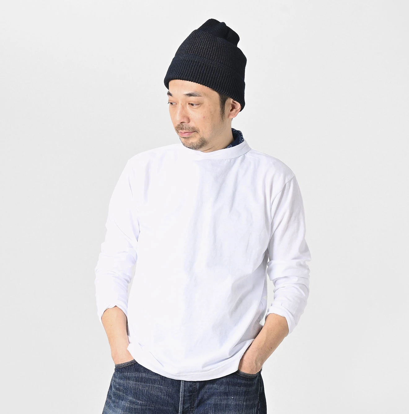 45R（フォーティファイブアール）| 侘助椿ブル刺繍の90845星Tシャツ