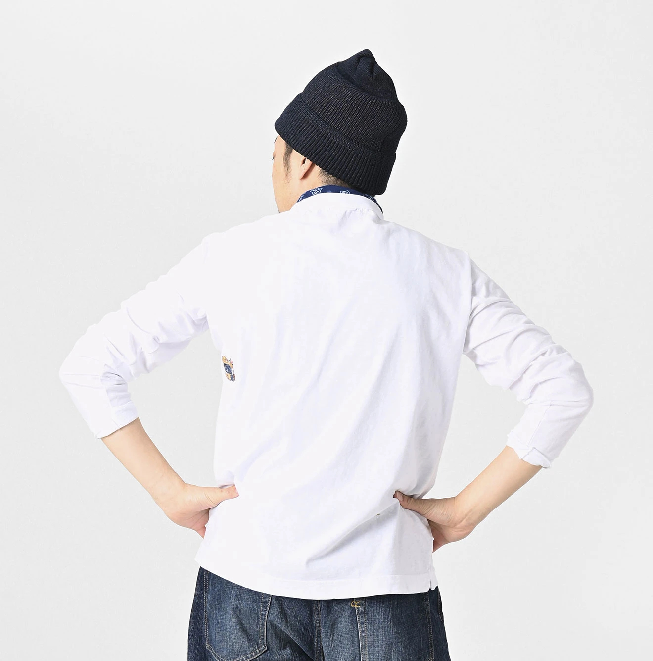 45R（フォーティファイブアール）| 侘助椿ブル刺繍の90845星Tシャツ