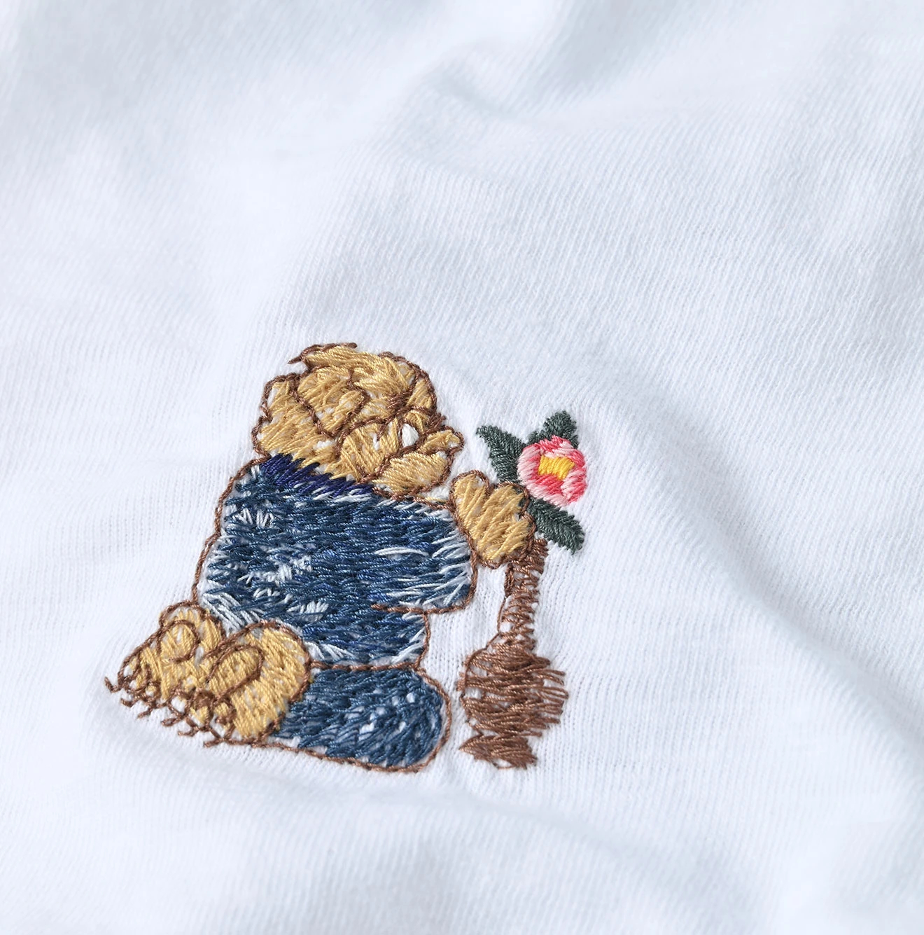 45R（フォーティファイブアール）| 侘助椿ブル刺繍の90845星Tシャツ